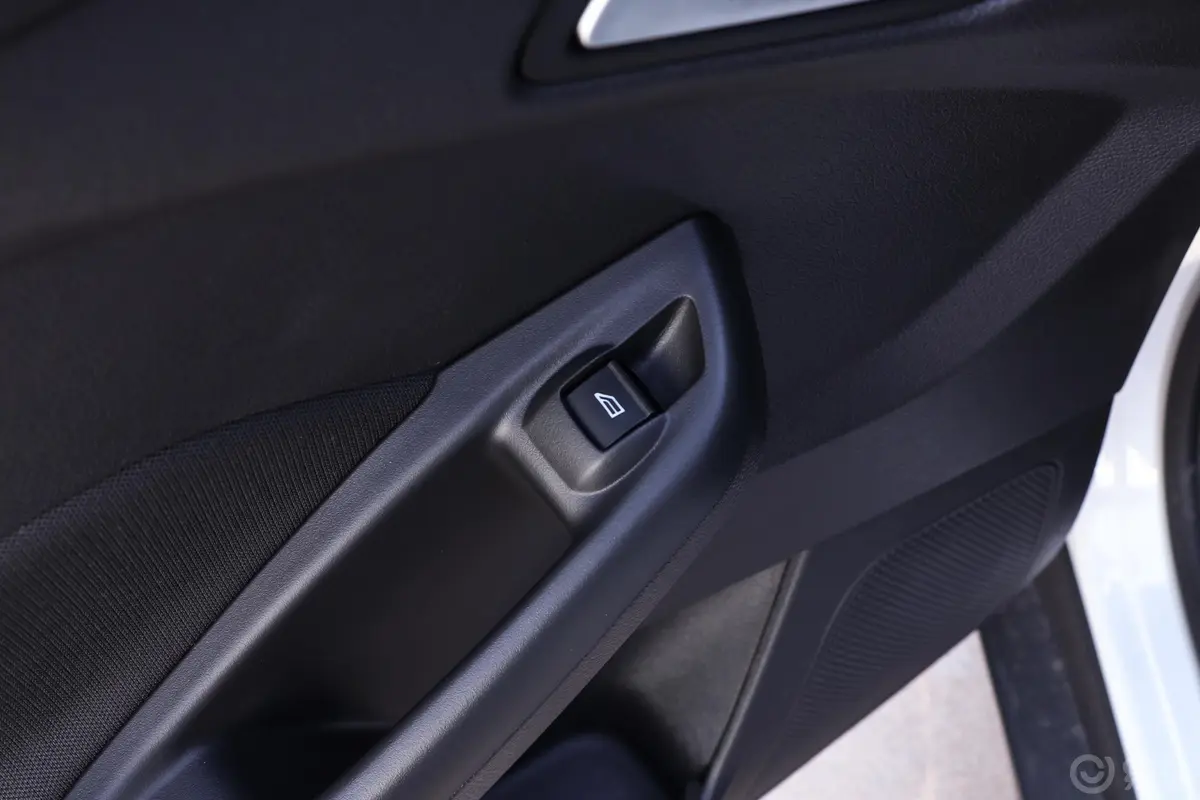福克斯两厢经典 1.6L 双离合 舒适型智行版后车窗调节