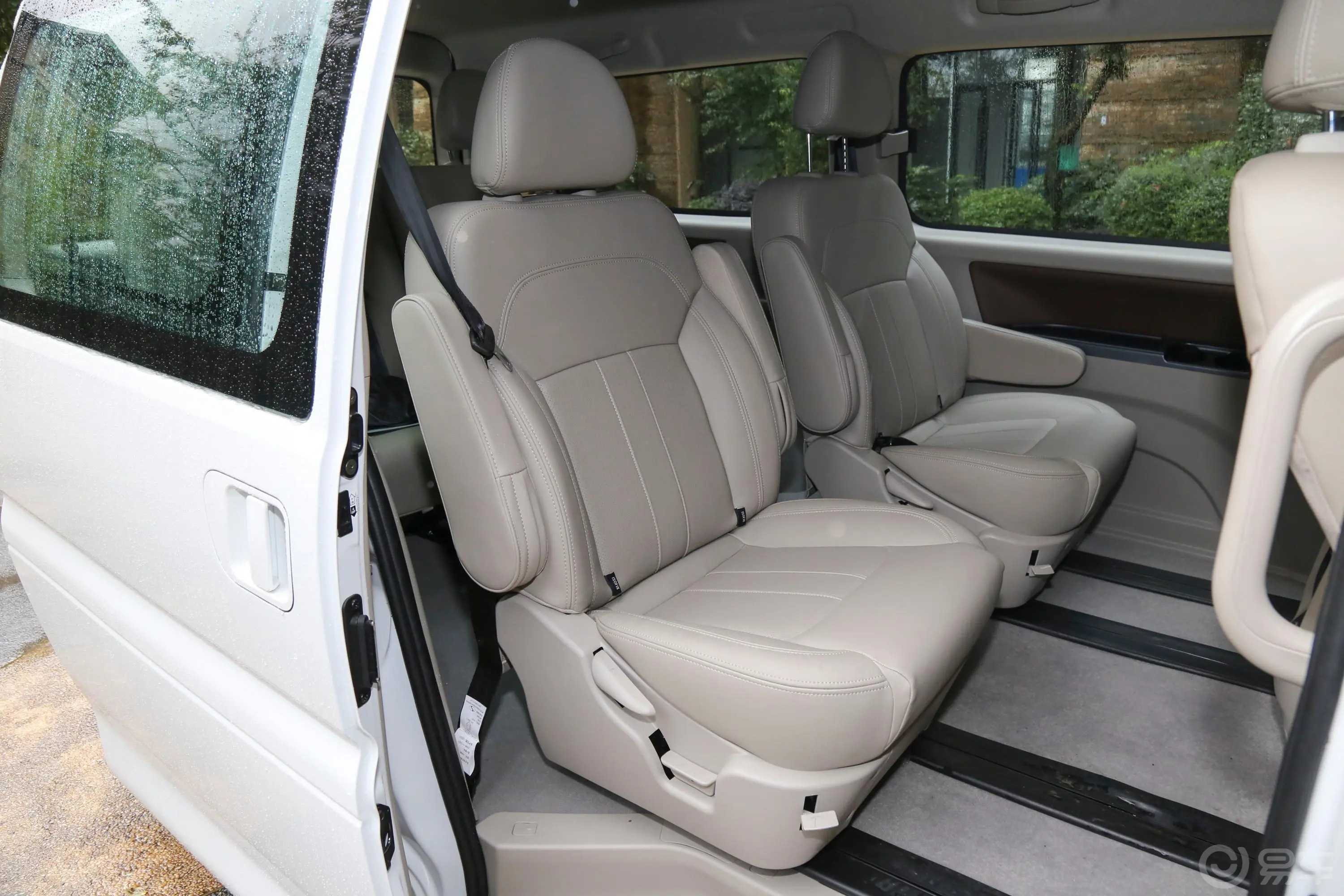 菱智M5 EV豪华版 7座后排座椅