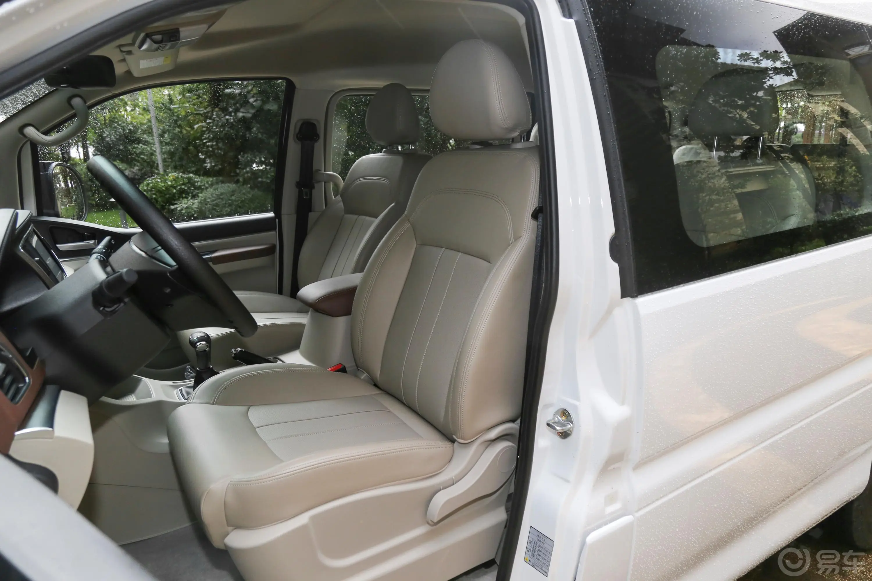 菱智M5 EV豪华版 7座驾驶员座椅