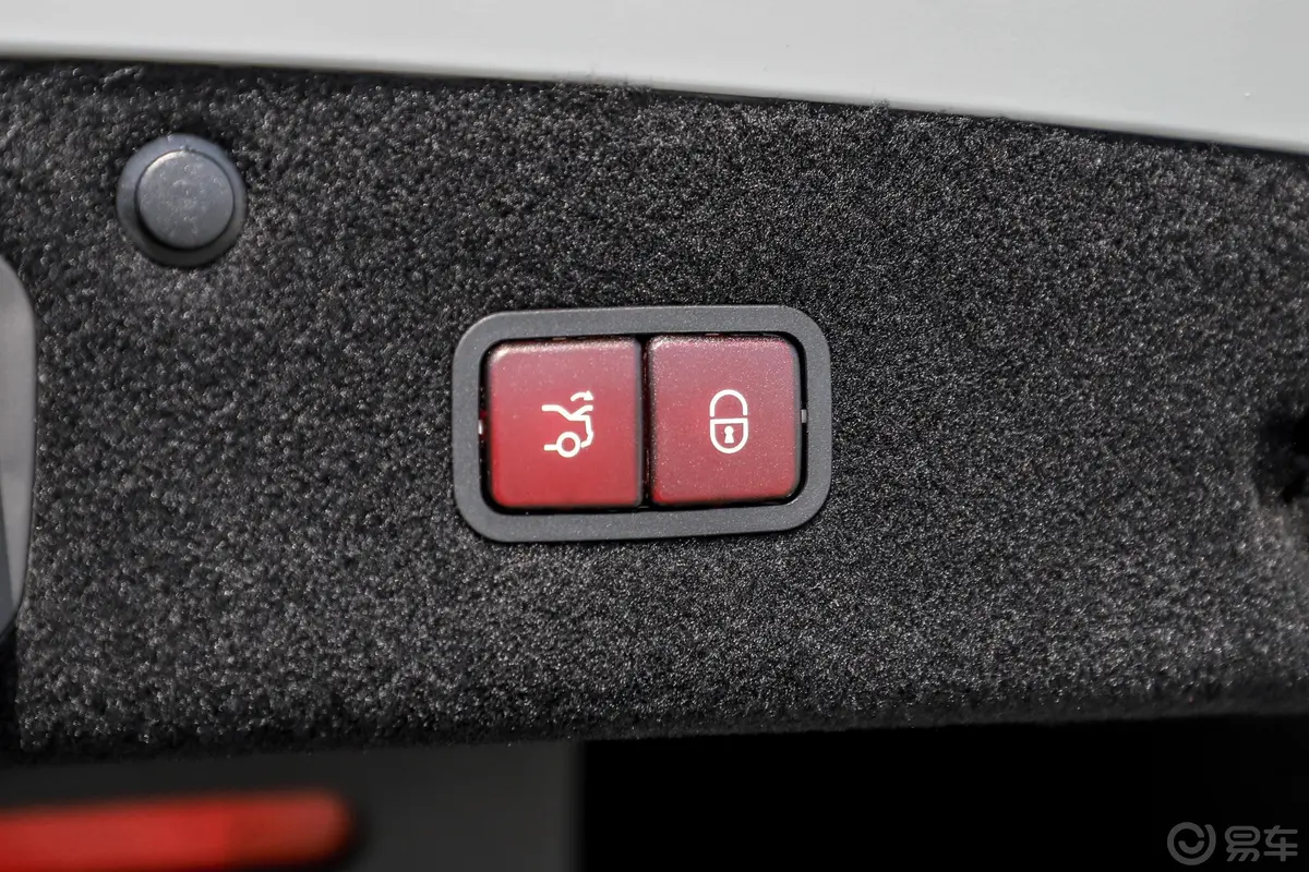 奔驰S级 AMGS 63 4MATIC+ 轿跑车电动尾门按键（手动扶手）