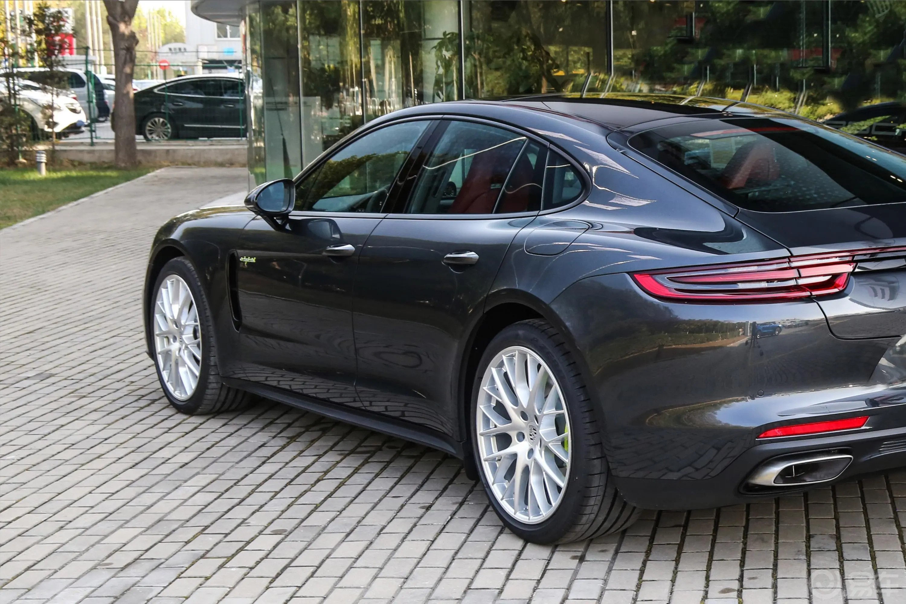 Panamera E-HybridPanamera 4 E-Hybrid 2.9T外观