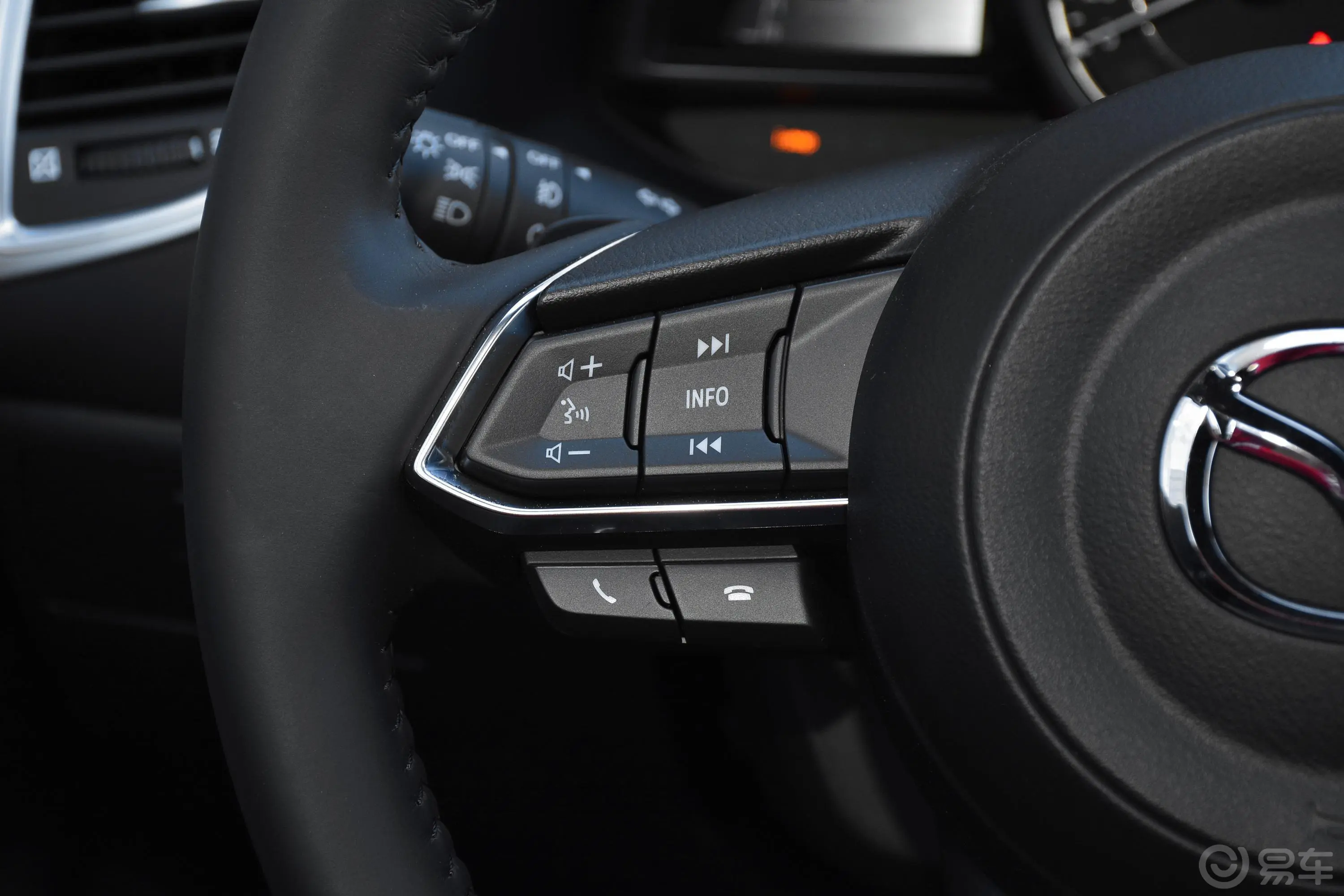 马自达CX-42.5L 手自一体 四驱 蓝天激情版 国V左侧方向盘功能按键