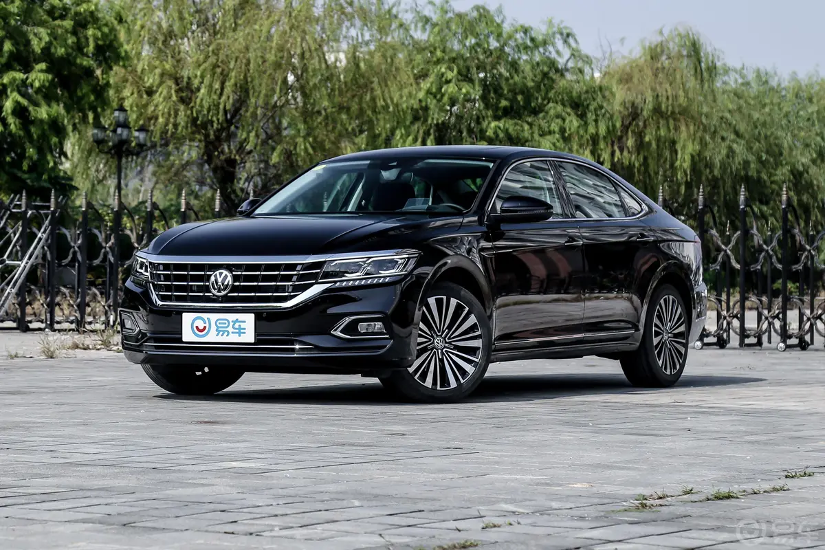 帕萨特380TSI 双离合 旗舰版 国VI侧前45度车头向左水平