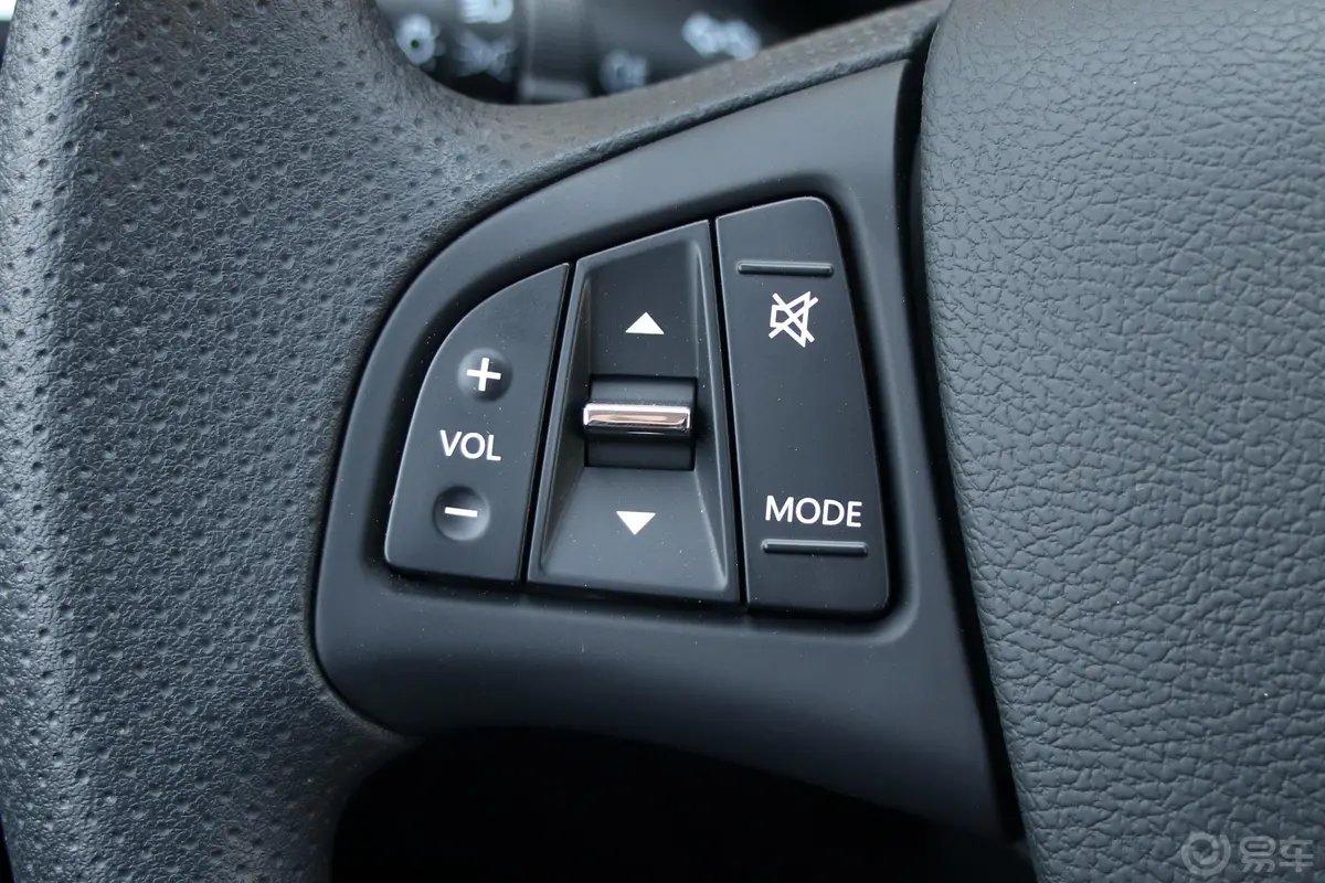 奔腾X401.6L 手动 舒适型 国V左侧方向盘功能按键