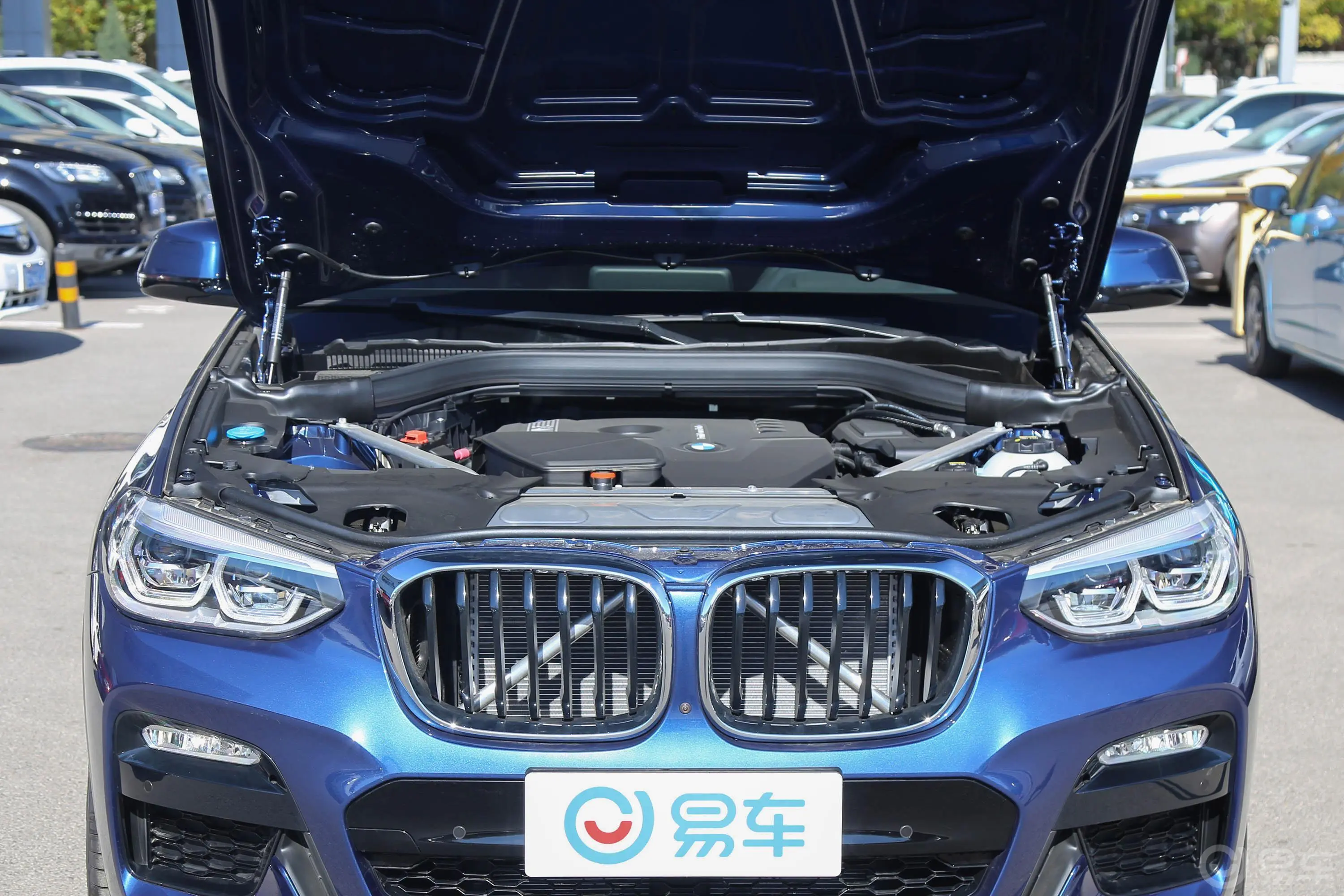 宝马X3xDrive 30i 领先版 M运动套装发动机舱整体