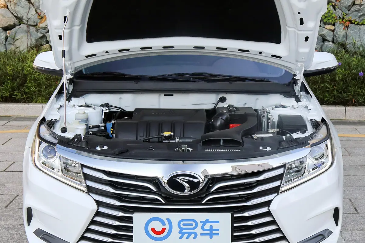 东南A5翼舞1.5L CVT 旗舰版 国V发动机舱整体