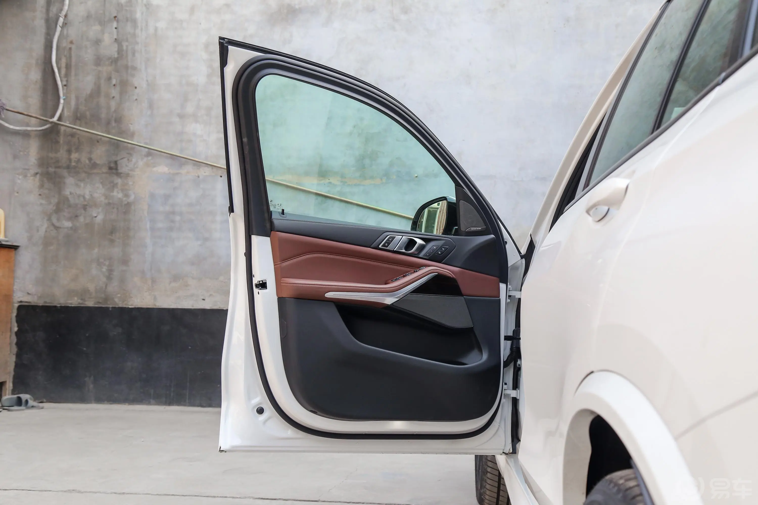 宝马X5(进口)xDrive40i 尊享版 M运动套装驾驶员侧前车门