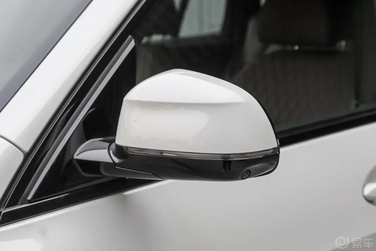 宝马X5(进口)xDrive40i 尊享版 M运动套装主驾驶后视镜背面