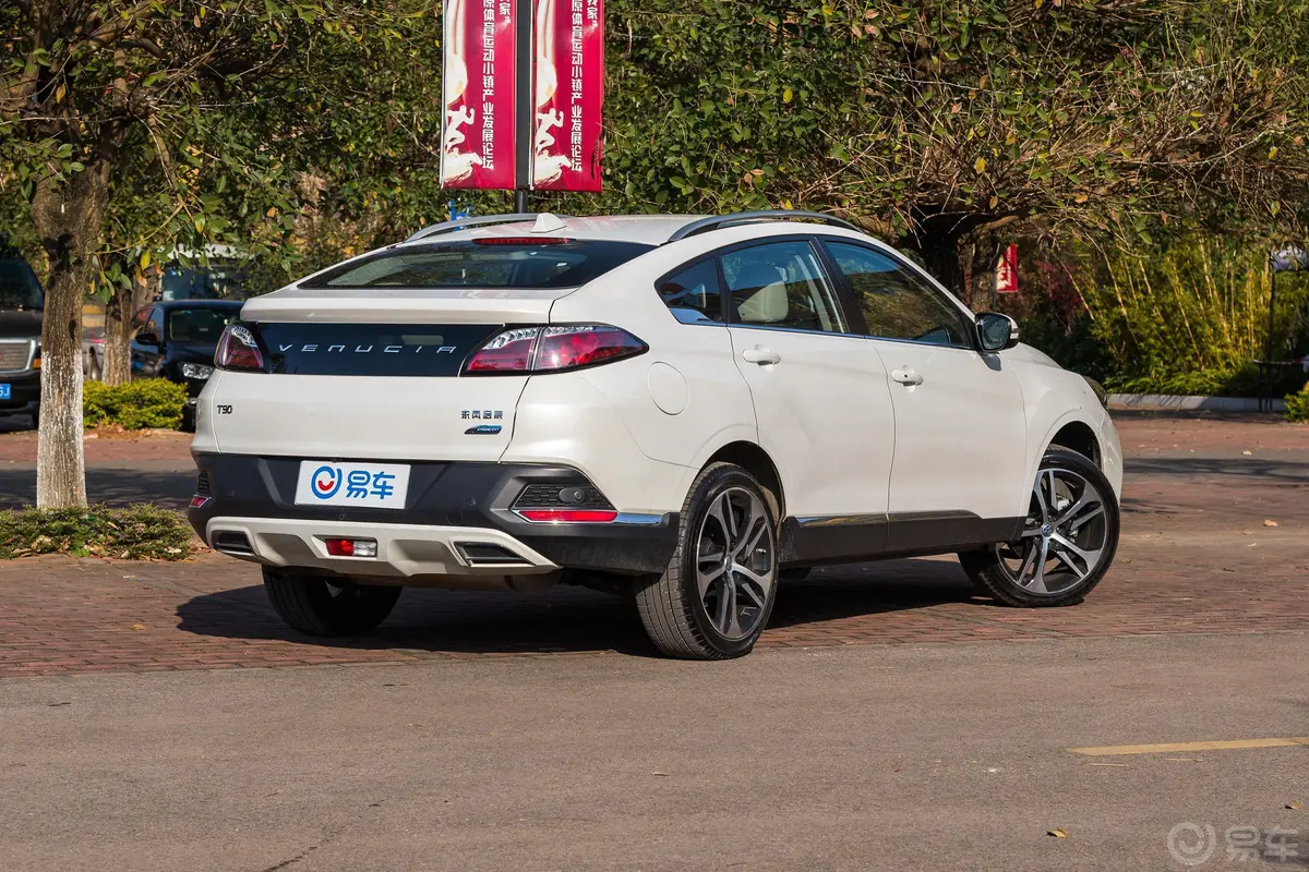 启辰T902.0L CVT 智联领尚版 国V外观