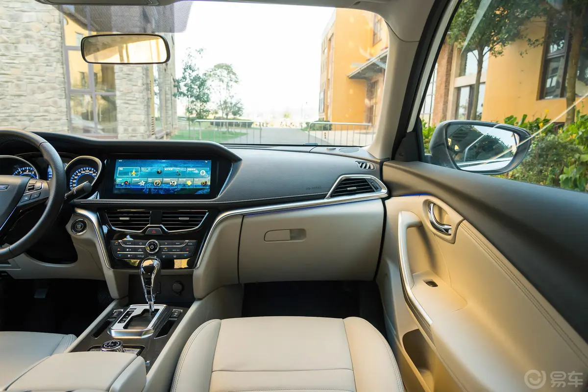 启辰T902.0L CVT 智联领尚版 国V内饰
