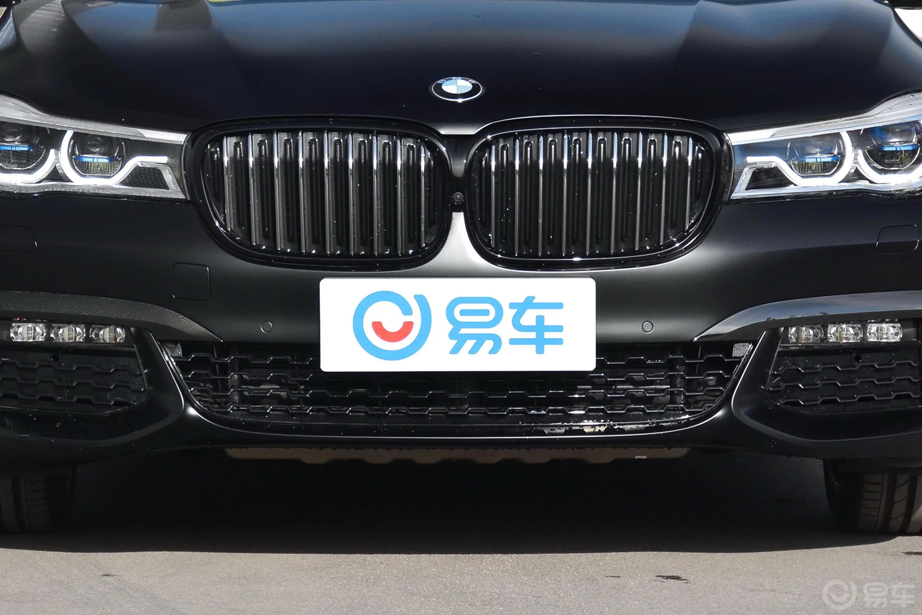 宝马7系黑焰版 740Li xDrive 尊享版 M运动套装外观