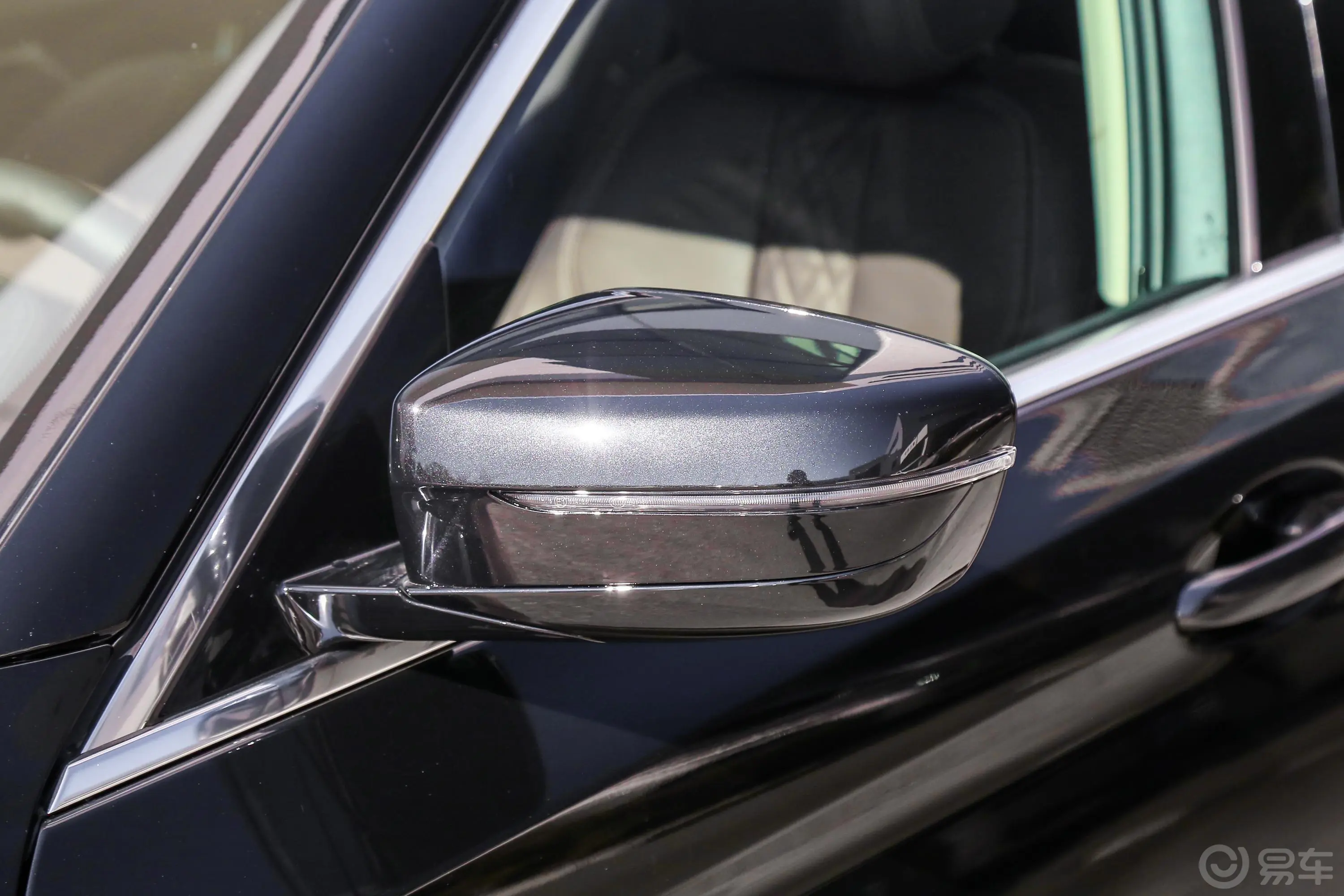 宝马5系530Li 领先版 豪华套装主驾驶后视镜背面