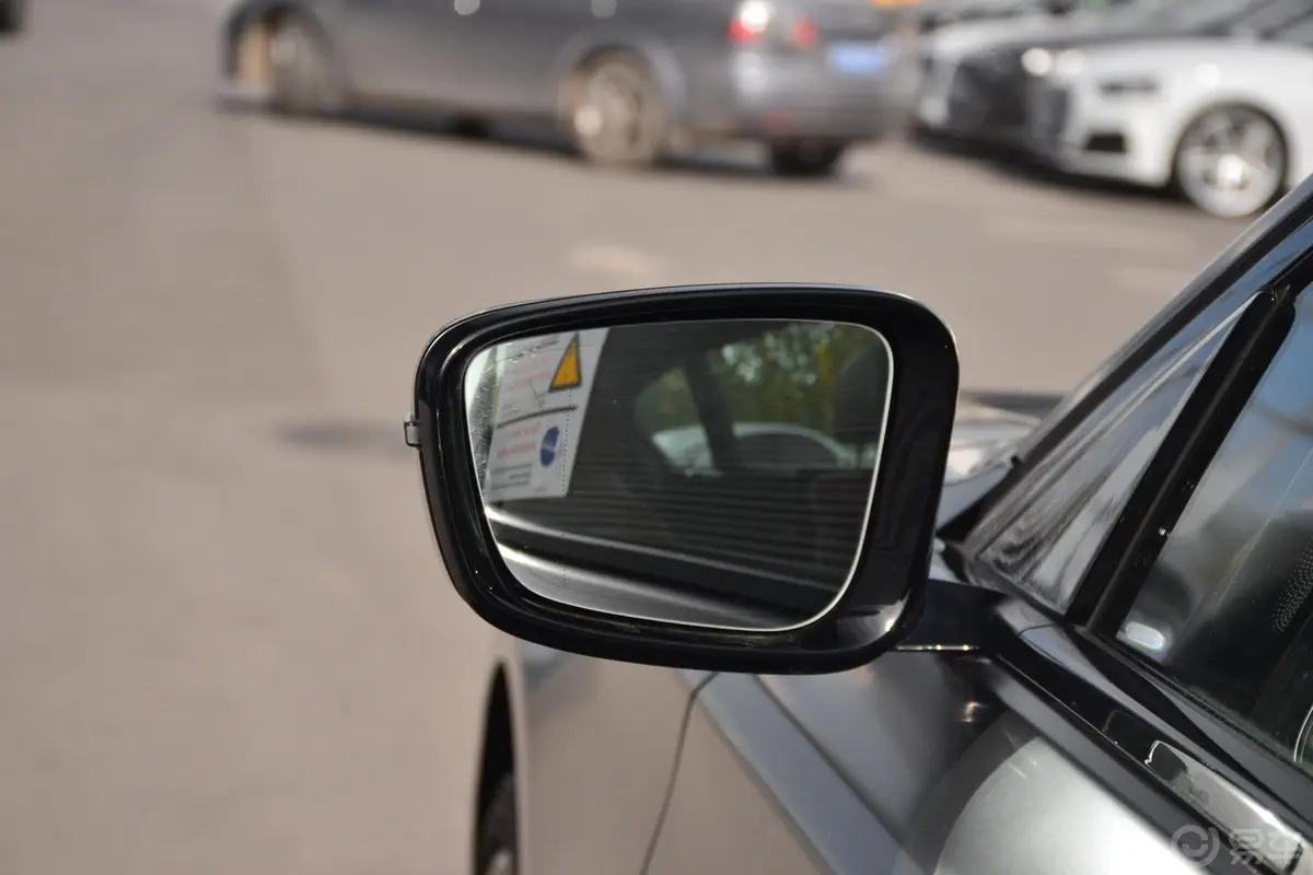 宝马7系黑焰版 740Li xDrive 尊享版 M运动套装后视镜镜面