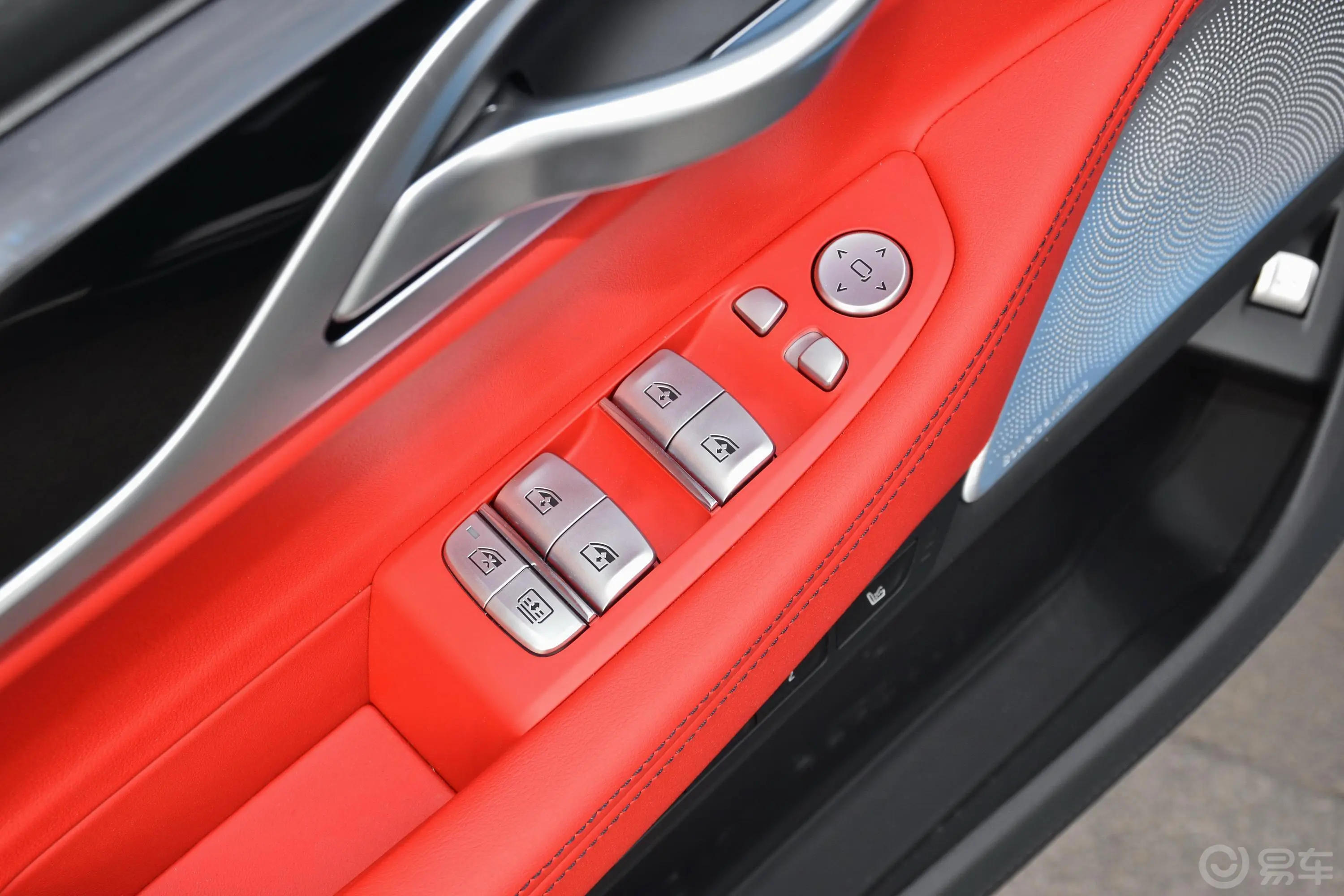 宝马7系黑焰版 740Li xDrive 尊享版 M运动套装车窗调节整体