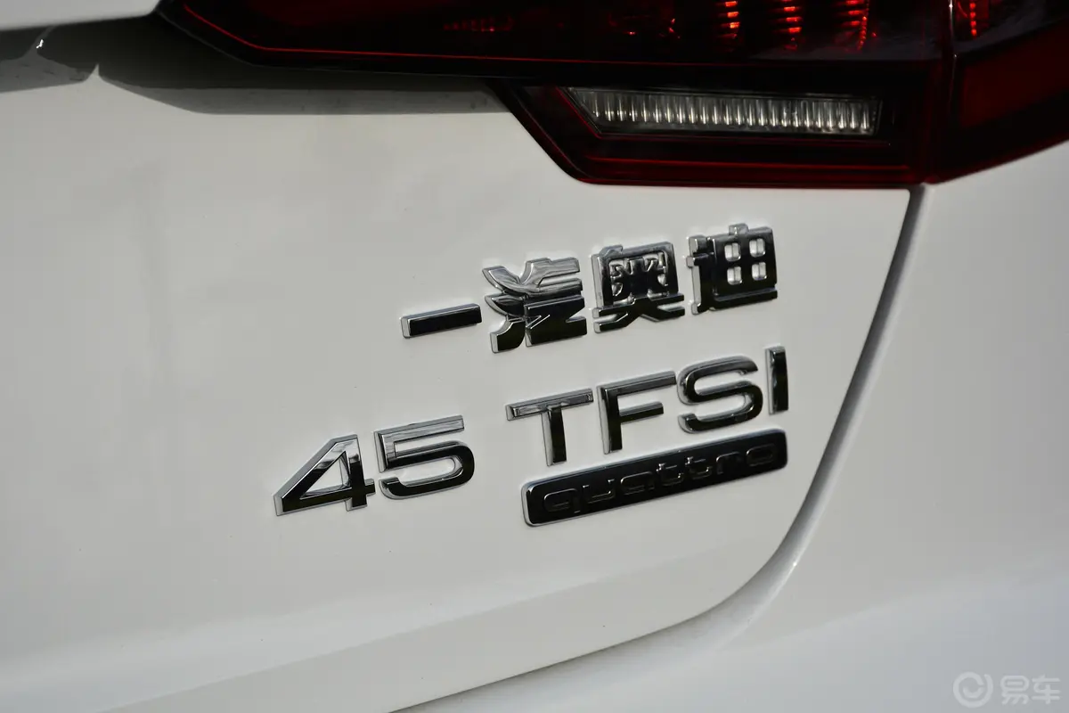 奥迪A4L45 TFSI quattro运动版 国V外观