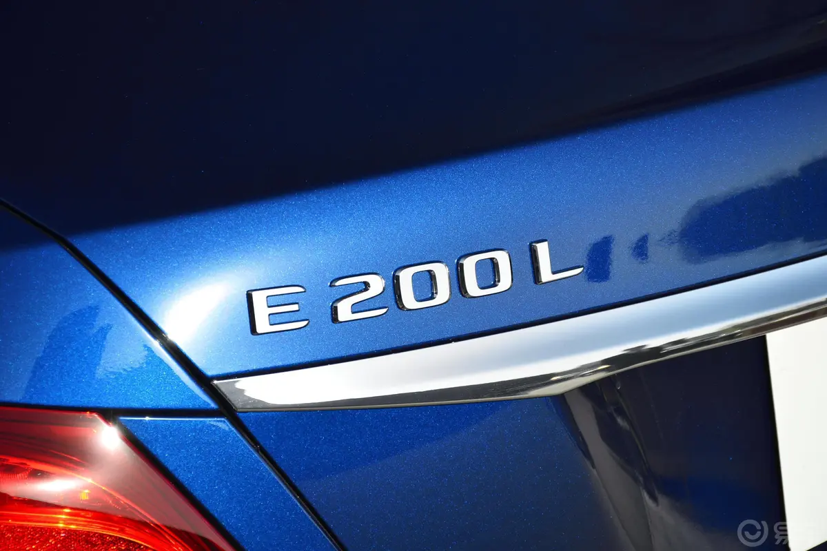 奔驰E级E 200 L 4MATIC 运动轿车外观
