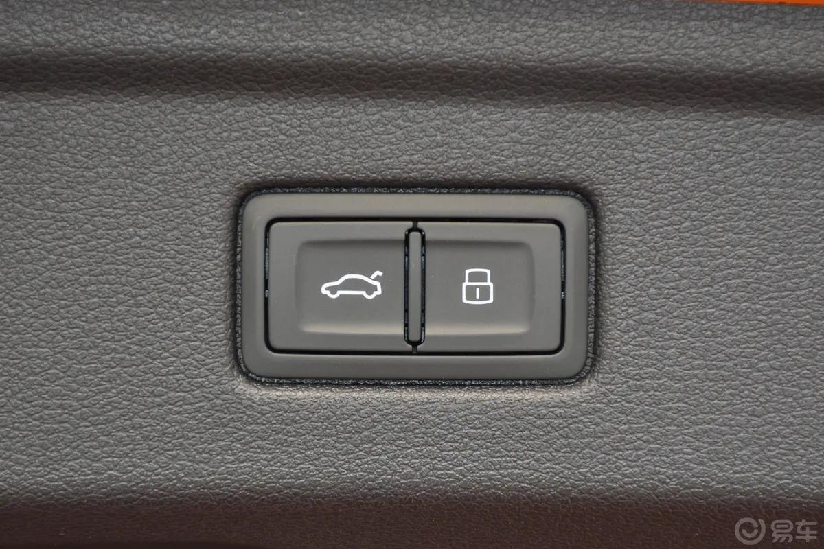 奥迪S5Sportback电动尾门按键（手动扶手）