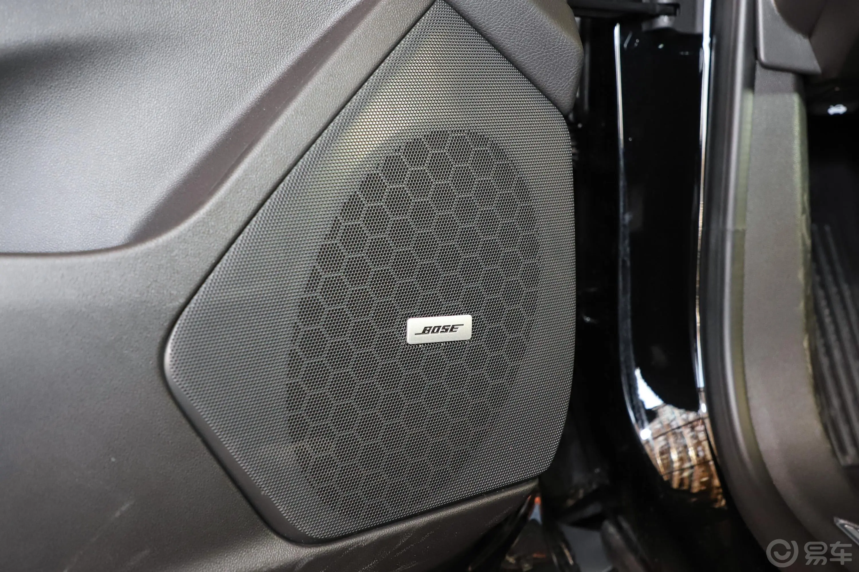 凯迪拉克XT528E 四驱 技术型音响和品牌
