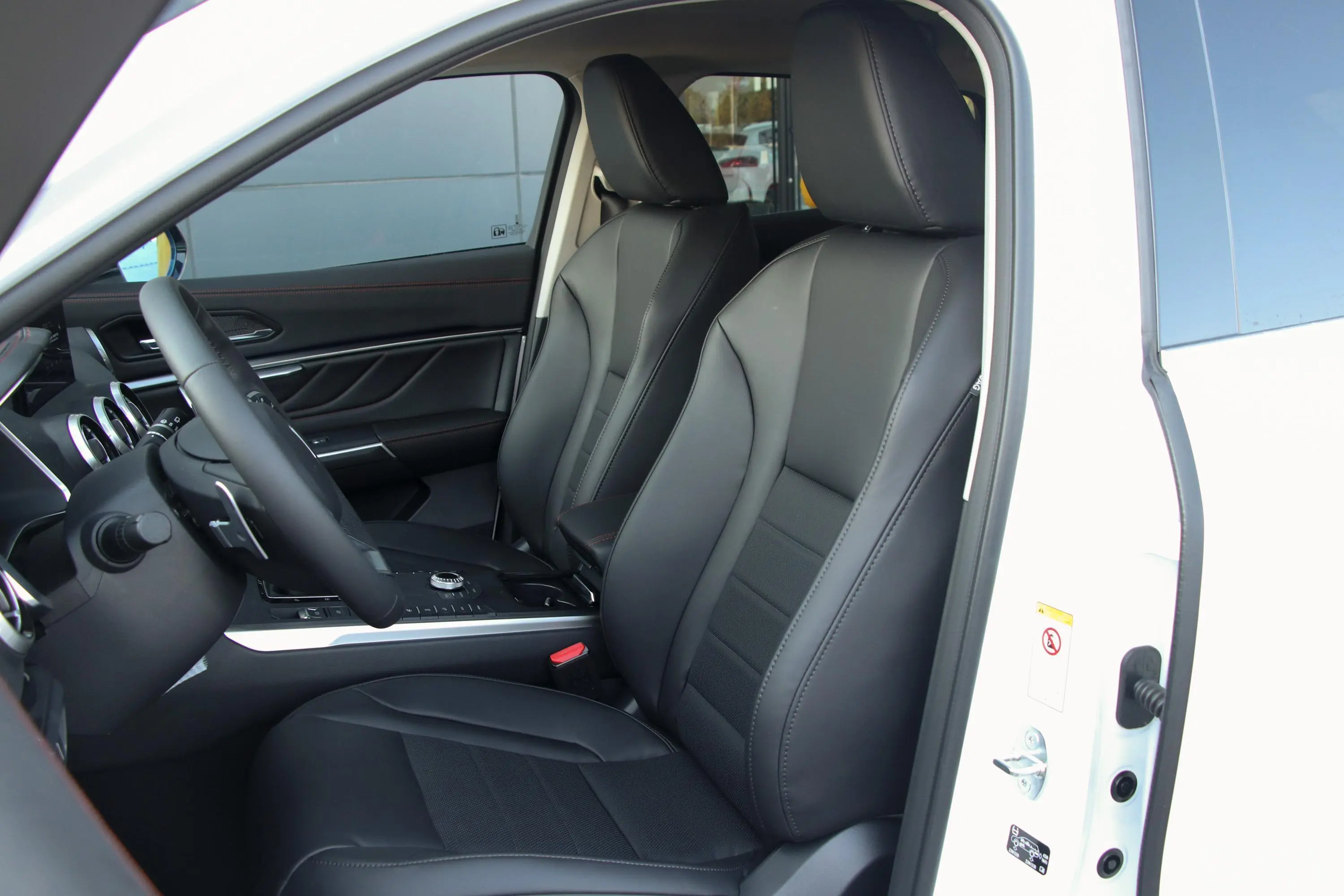 魏牌VV5升级款 2.0T 双离合 两驱 旗舰版 国V驾驶员座椅