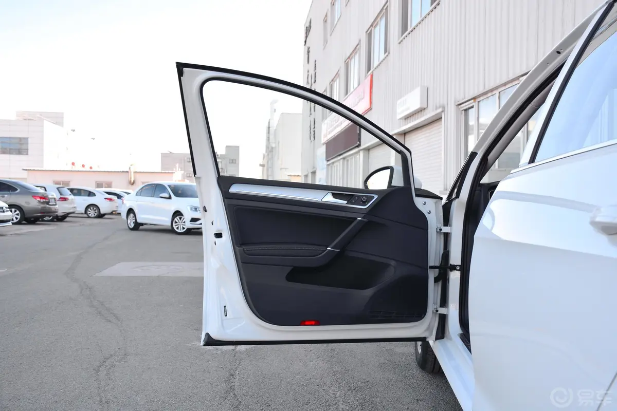 高尔夫280TSI 双离合 舒适型 国V内饰