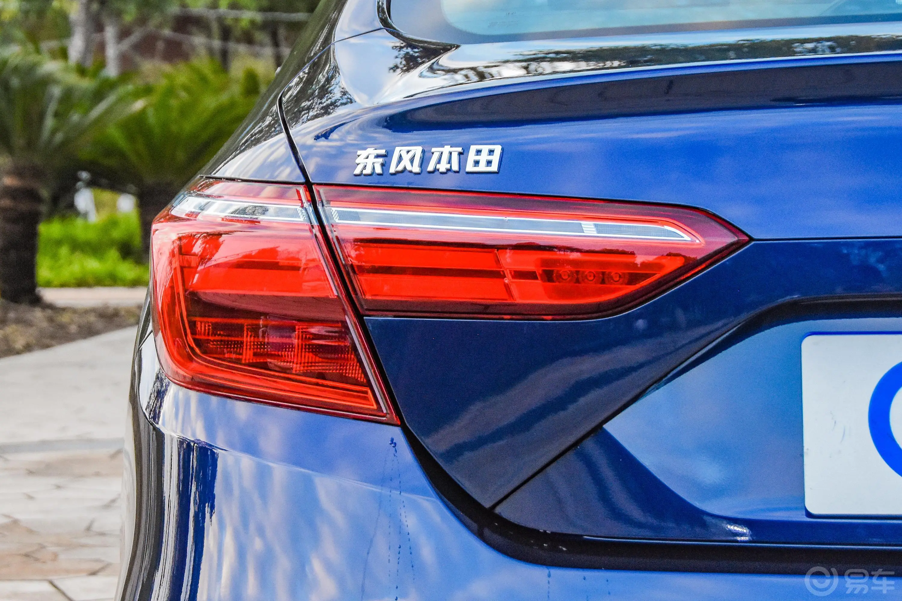 英仕派混动 2.0L E-CVT 净尚版 国V外观