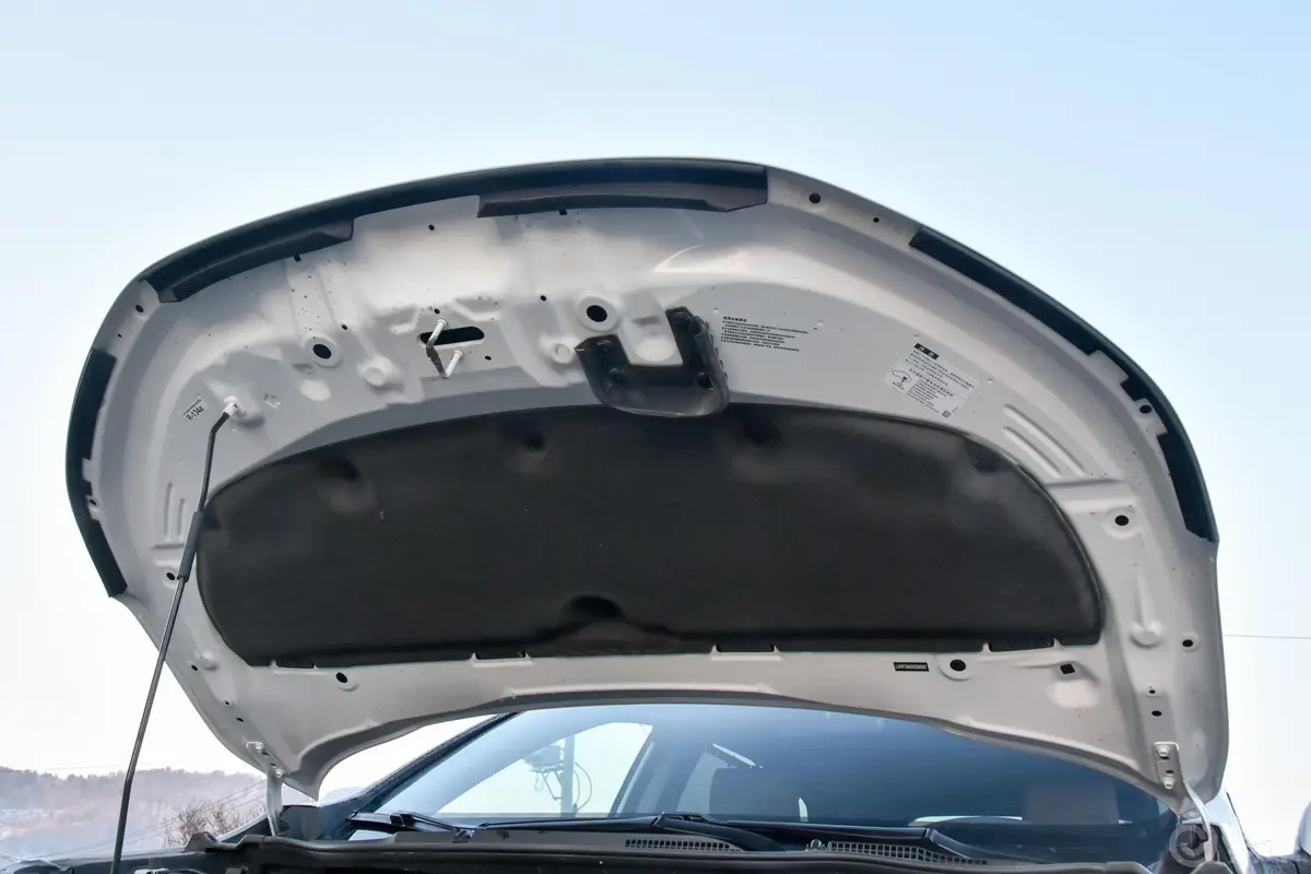 本田CR-V混动 2.0L 四驱 净享版 国V发动机舱盖内侧
