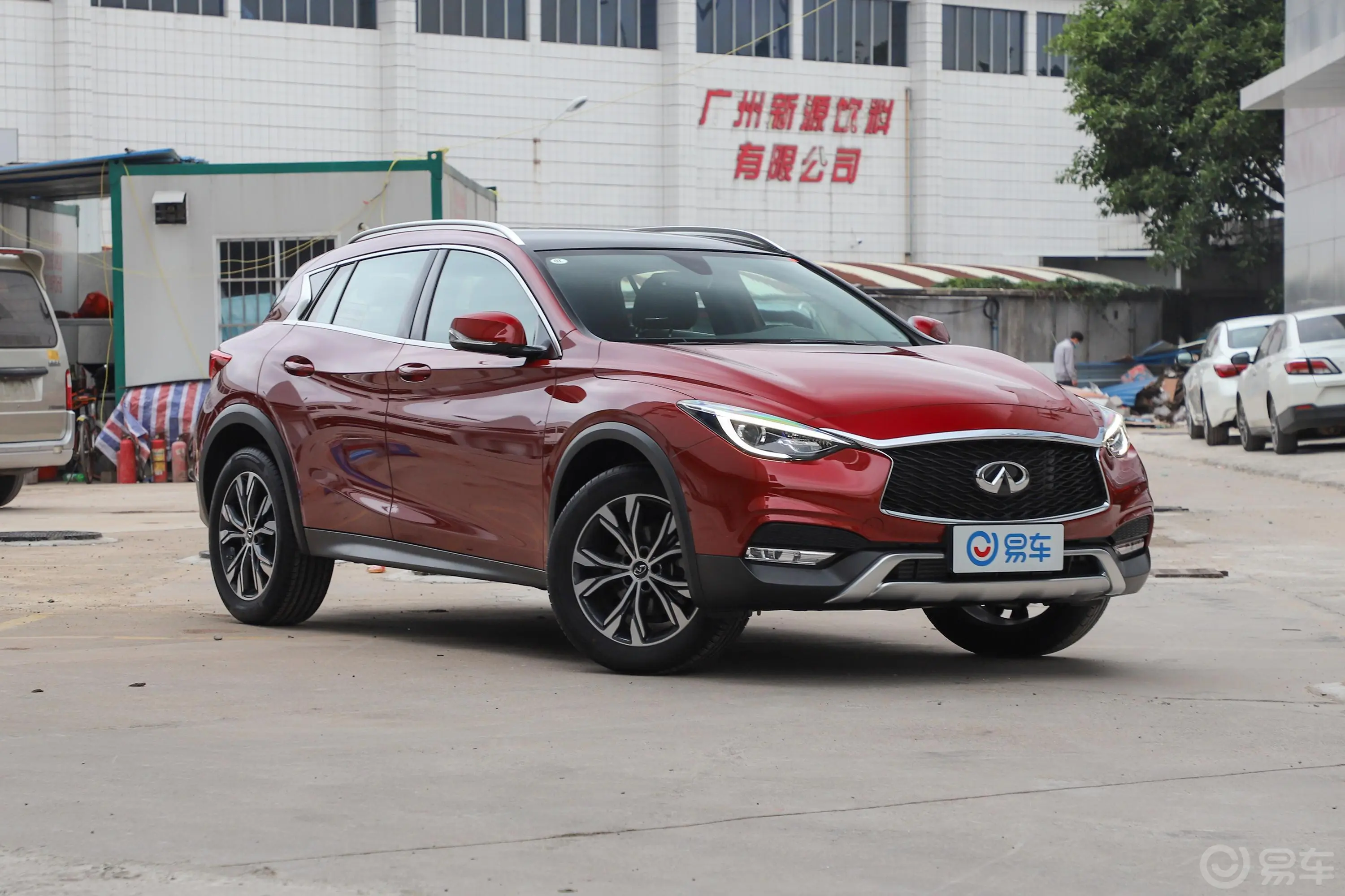 英菲尼迪QX301.6T 双离合 两驱 时尚版外观