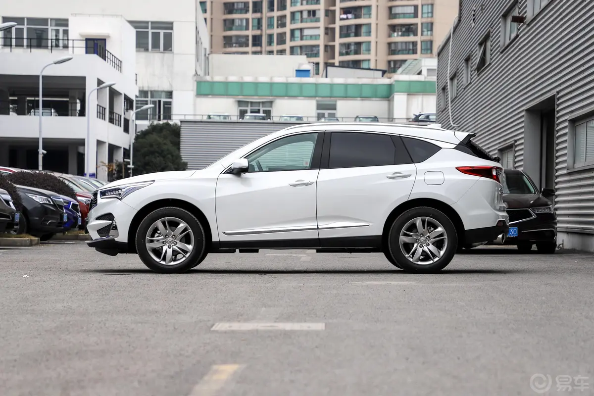 讴歌RDX2.0T 手自一体 四驱 钻享版 国V外观