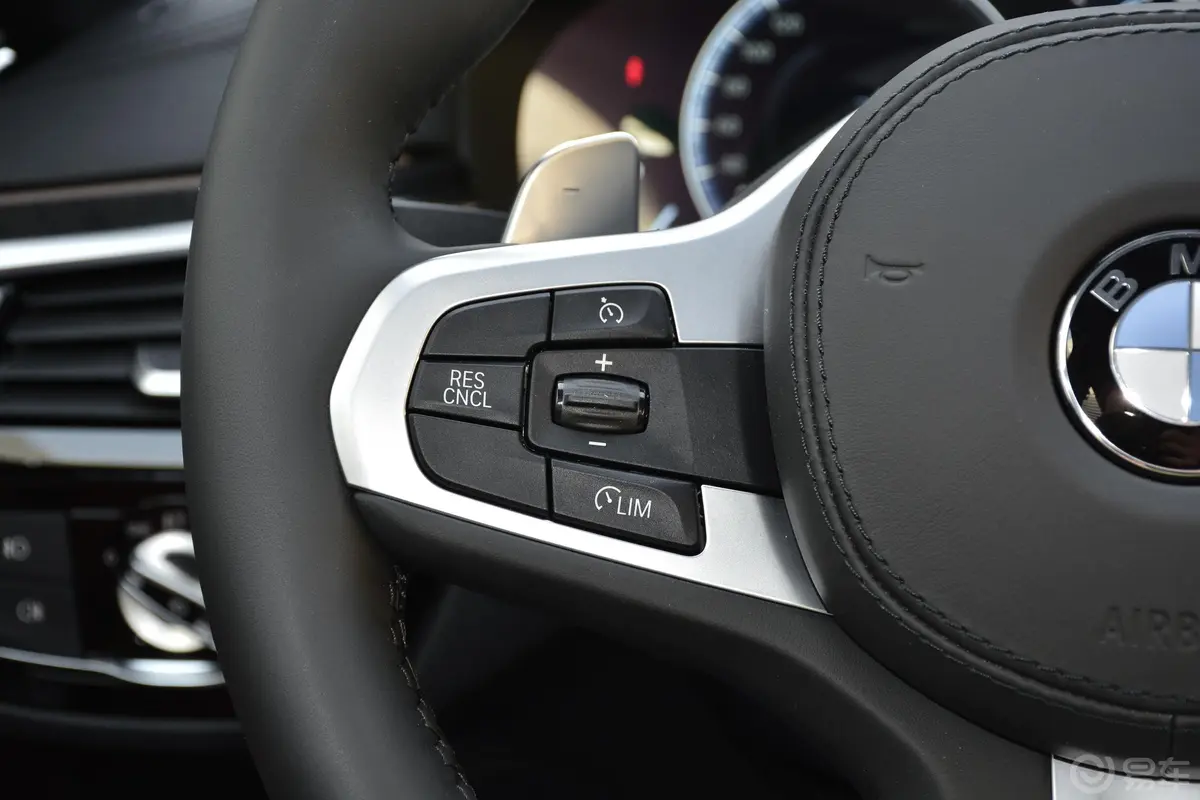 宝马5系530Li xDrive M运动套装左侧方向盘功能按键