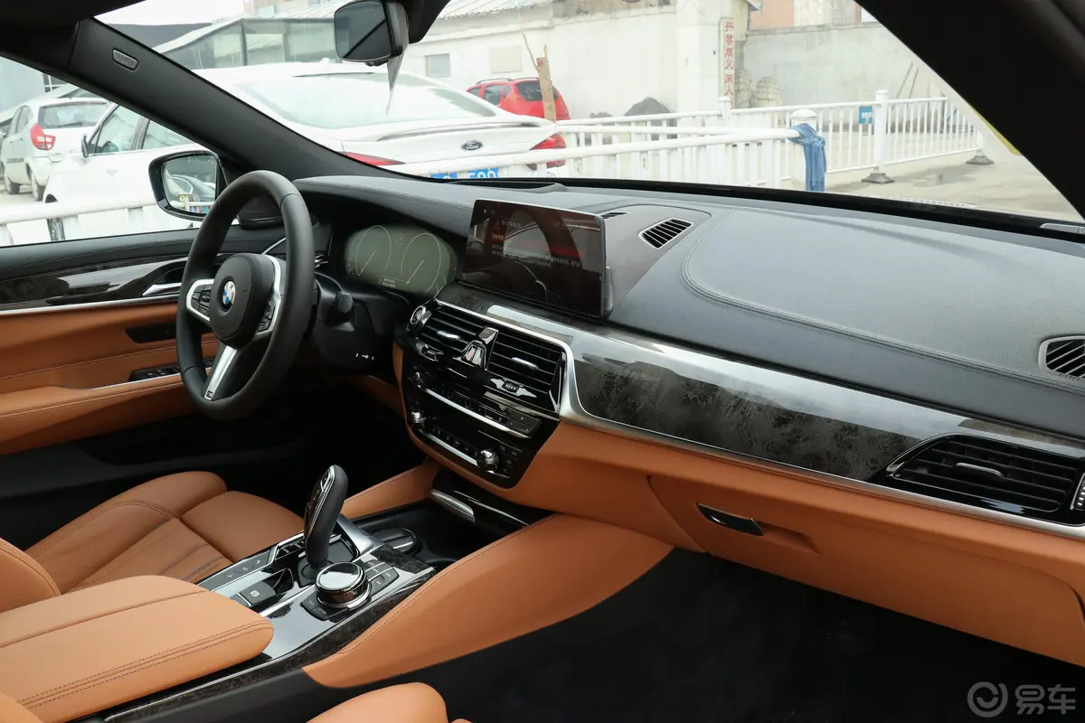 宝马6系GT630i M运动套装内饰全景副驾驶员方向