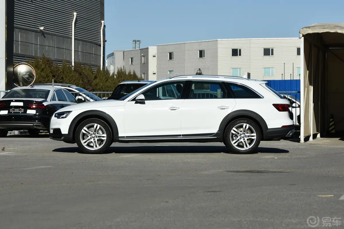 奥迪A4(进口)45TFSI allroad quattro 运动版正侧车头向左水平