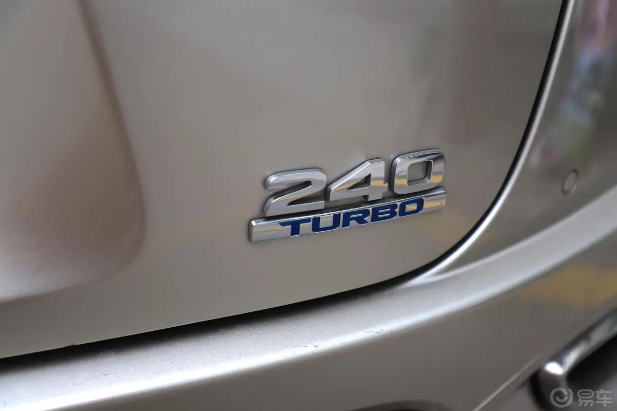 本田UR-V240TURBO CVT 两驱 豪华版 国V外观