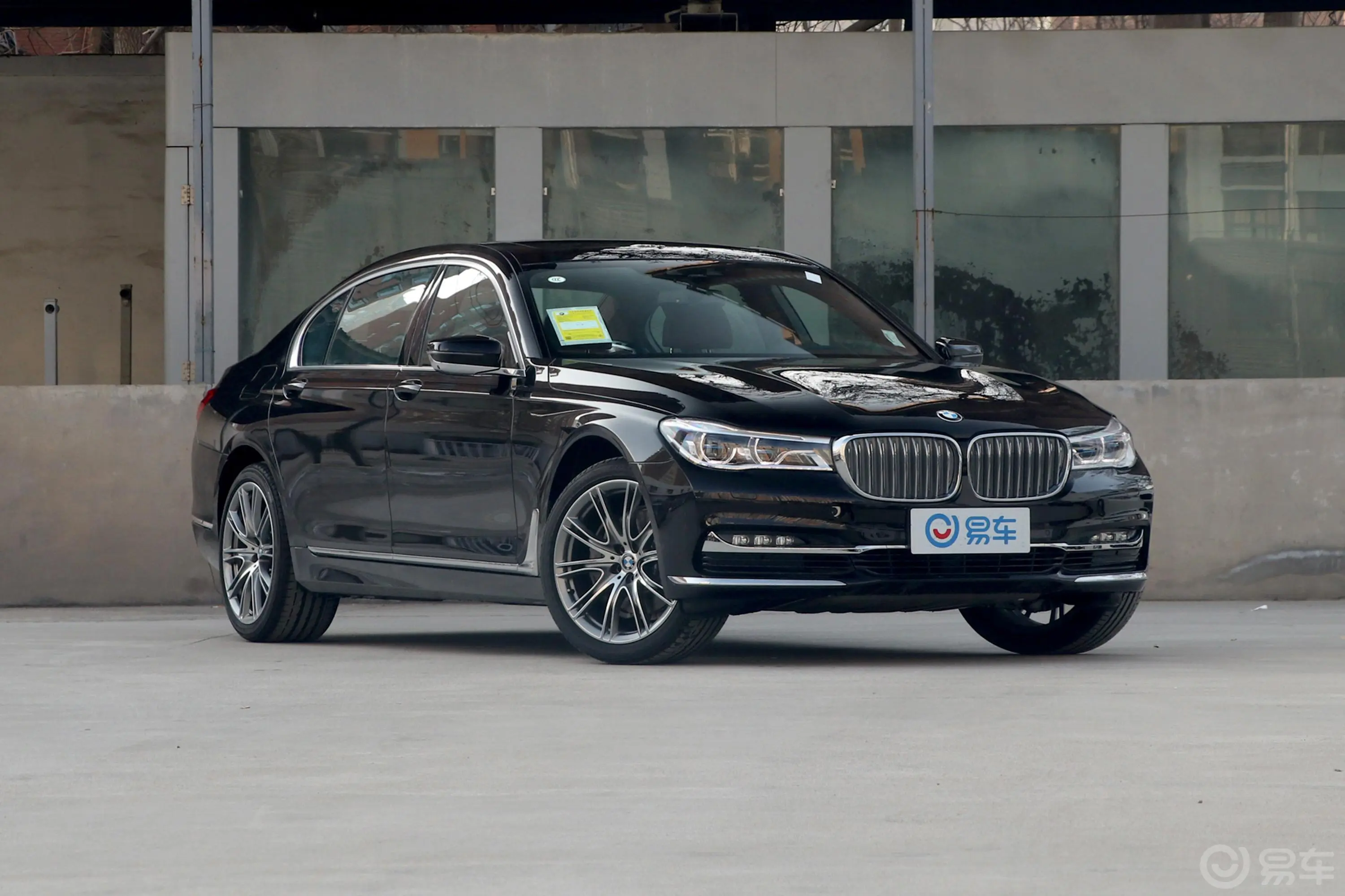 宝马7系740Li xDrive 尊享版 卓越套装外观