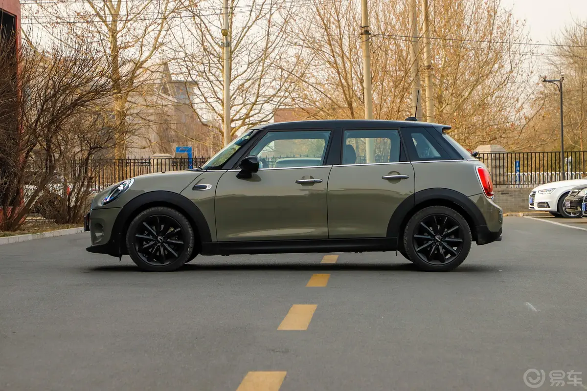 MINI1.5T COOPER 双离合 艺术家 五门版正侧车头向左水平