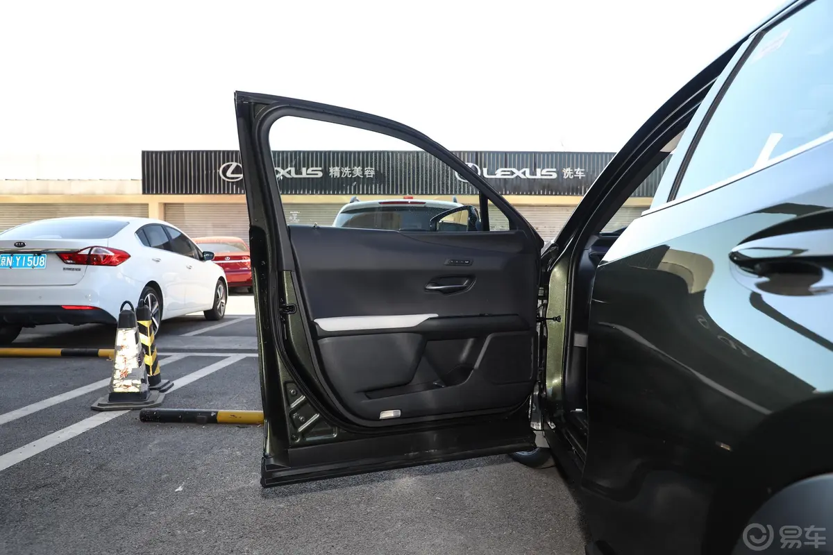 雷克萨斯UX260h 探·享版 国V驾驶员侧前车门