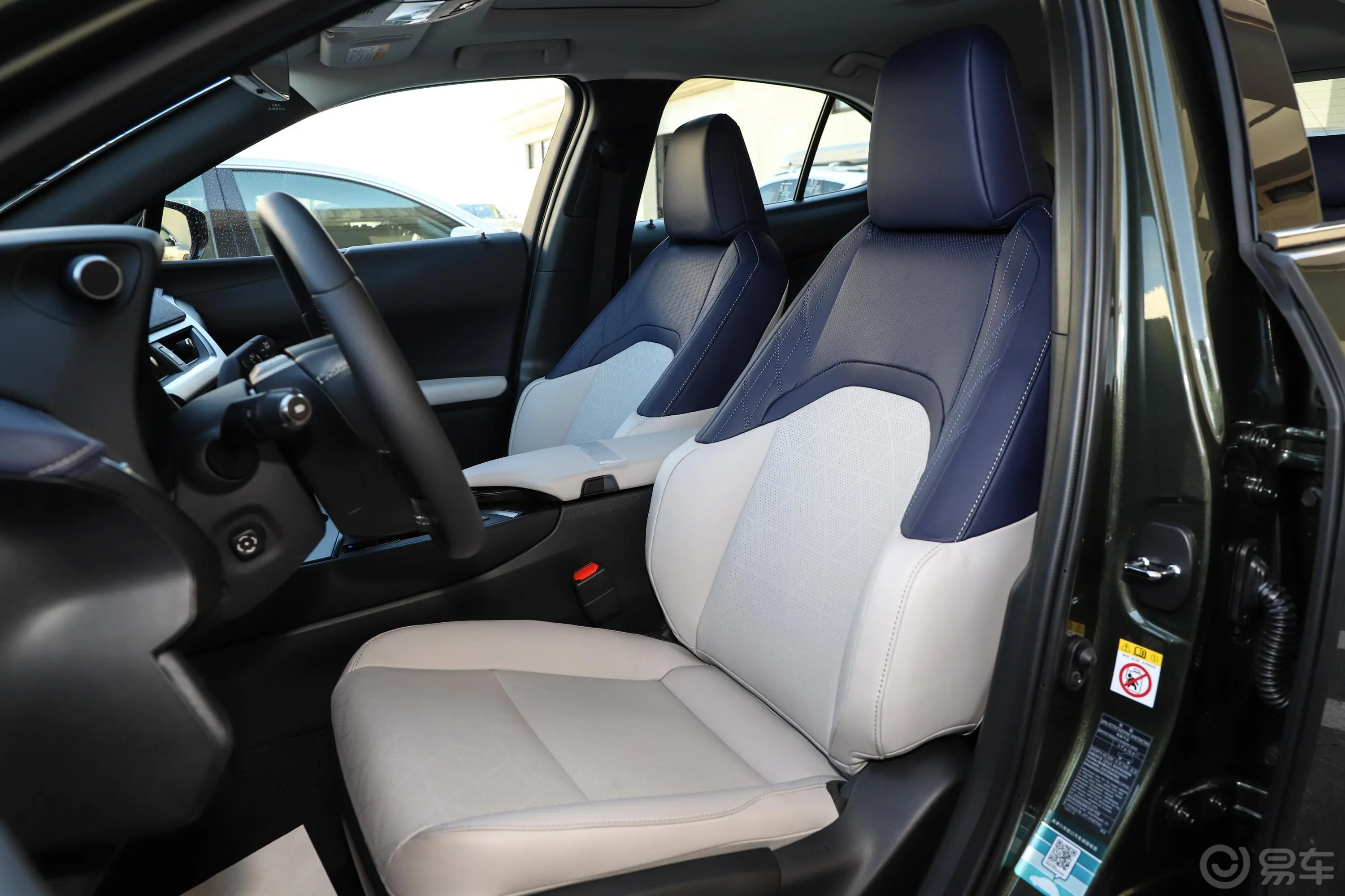 雷克萨斯UX260h 探·享版 国V驾驶员座椅