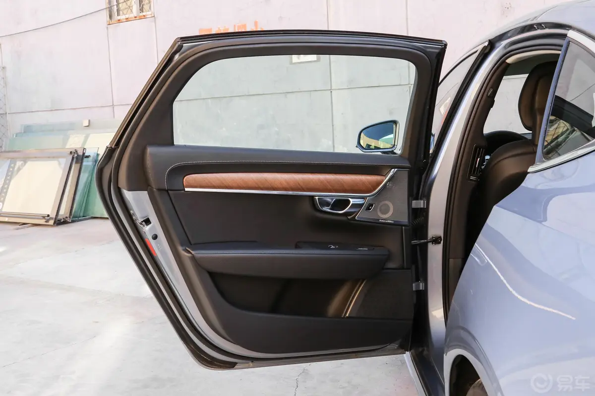 沃尔沃S90新能源T8 智雅版 国Ⅴ驾驶员侧后车门