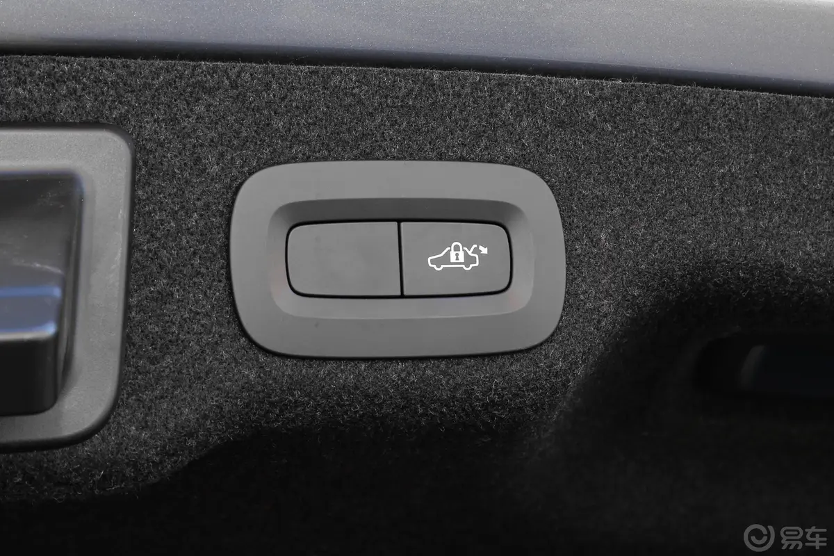 沃尔沃S90 RECHARGET8 智雅版 国Ⅴ电动尾门按键（手动扶手）