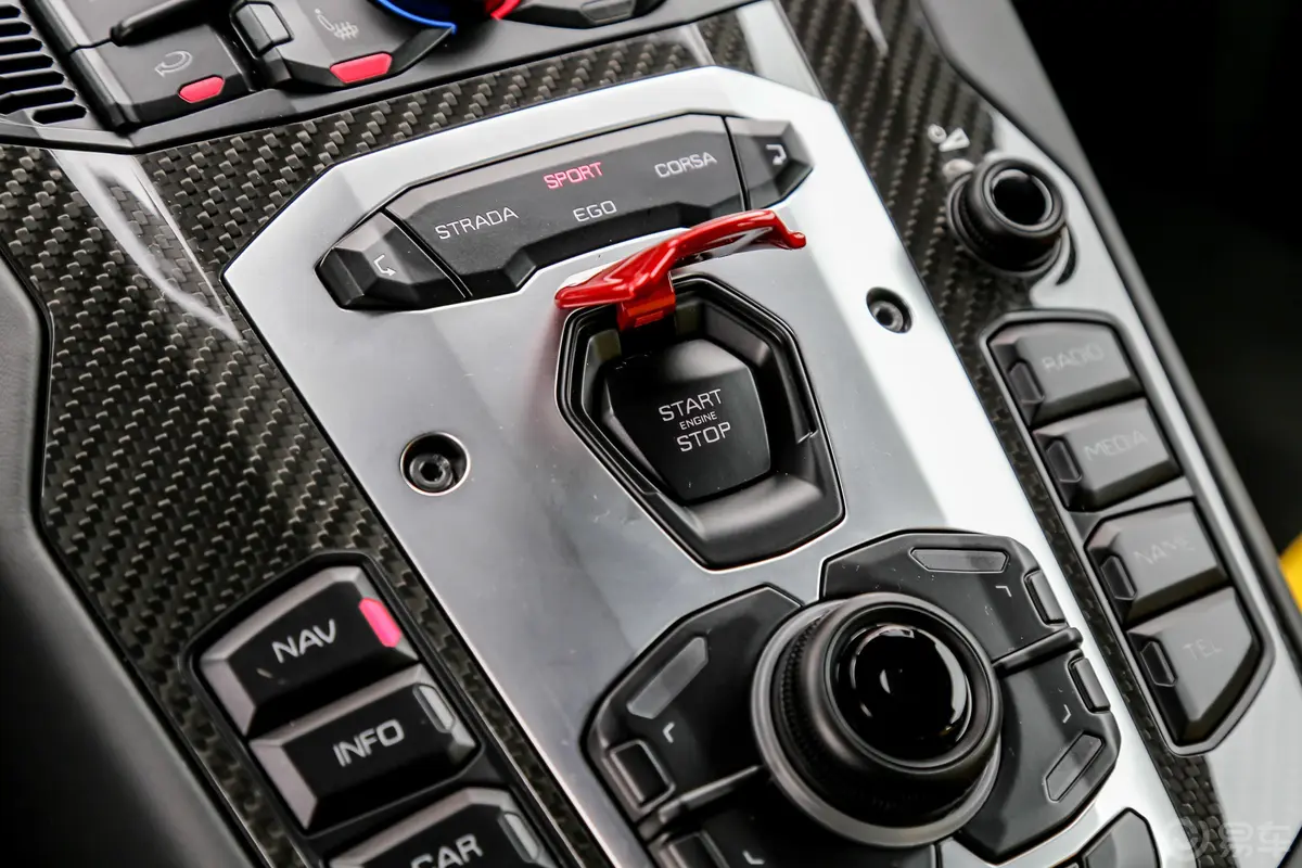 AventadorAventador S Coupe钥匙孔或一键启动按键