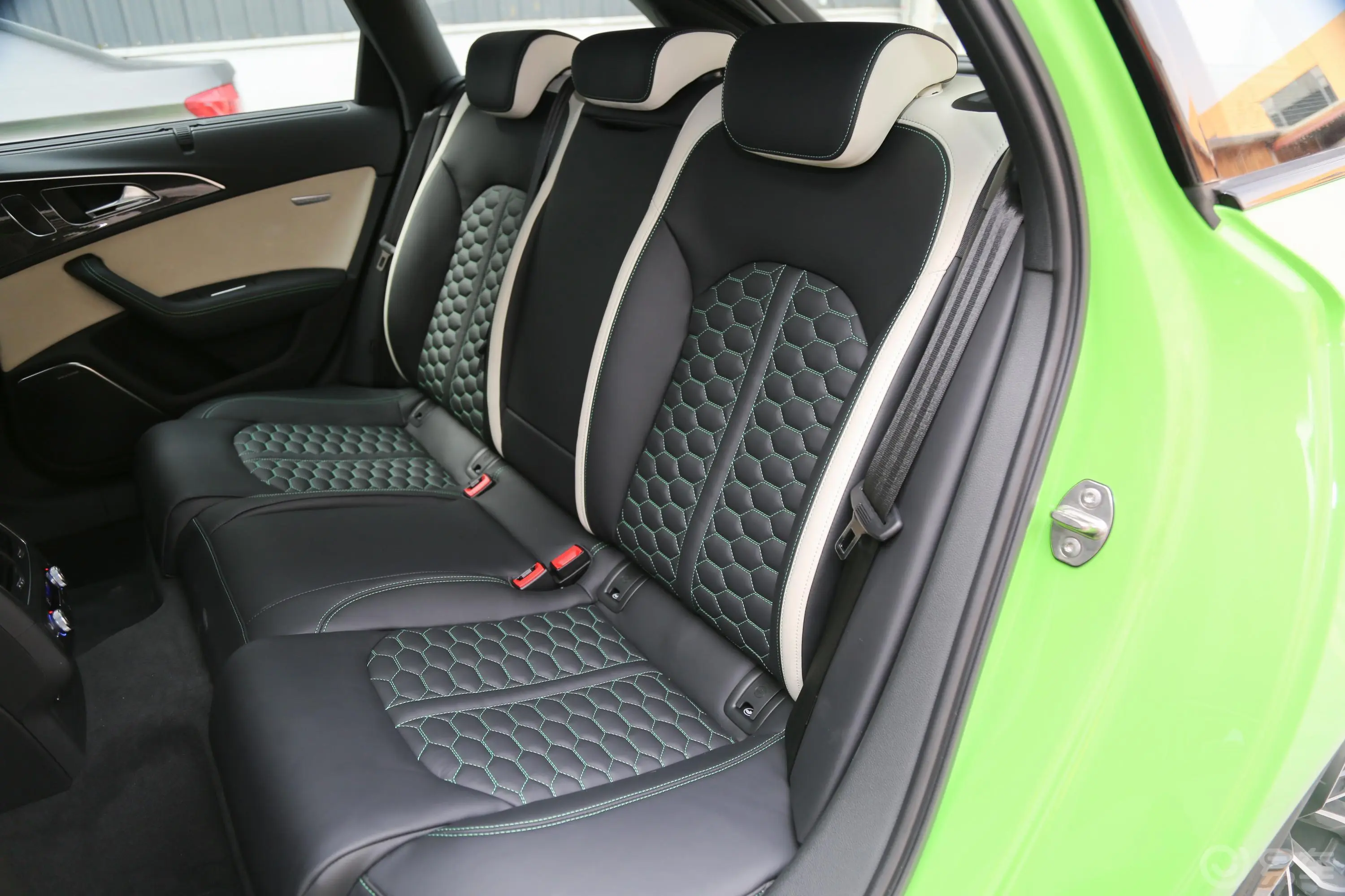 奥迪RS 64.0T Avant 尊享运动限量版后排座椅