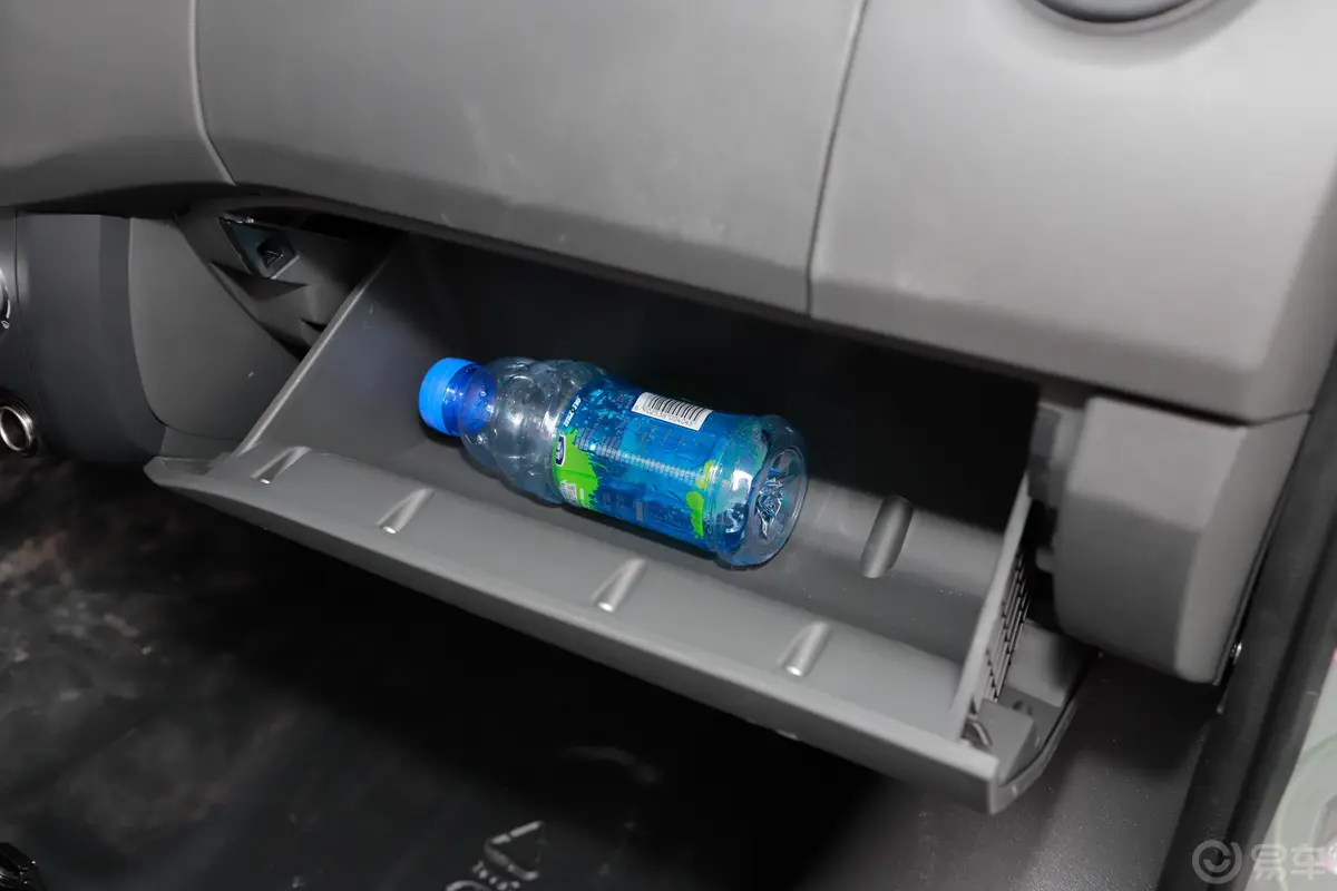 东风小康C311.5L 手动 标准型DK15 国V手套箱空间水瓶横置