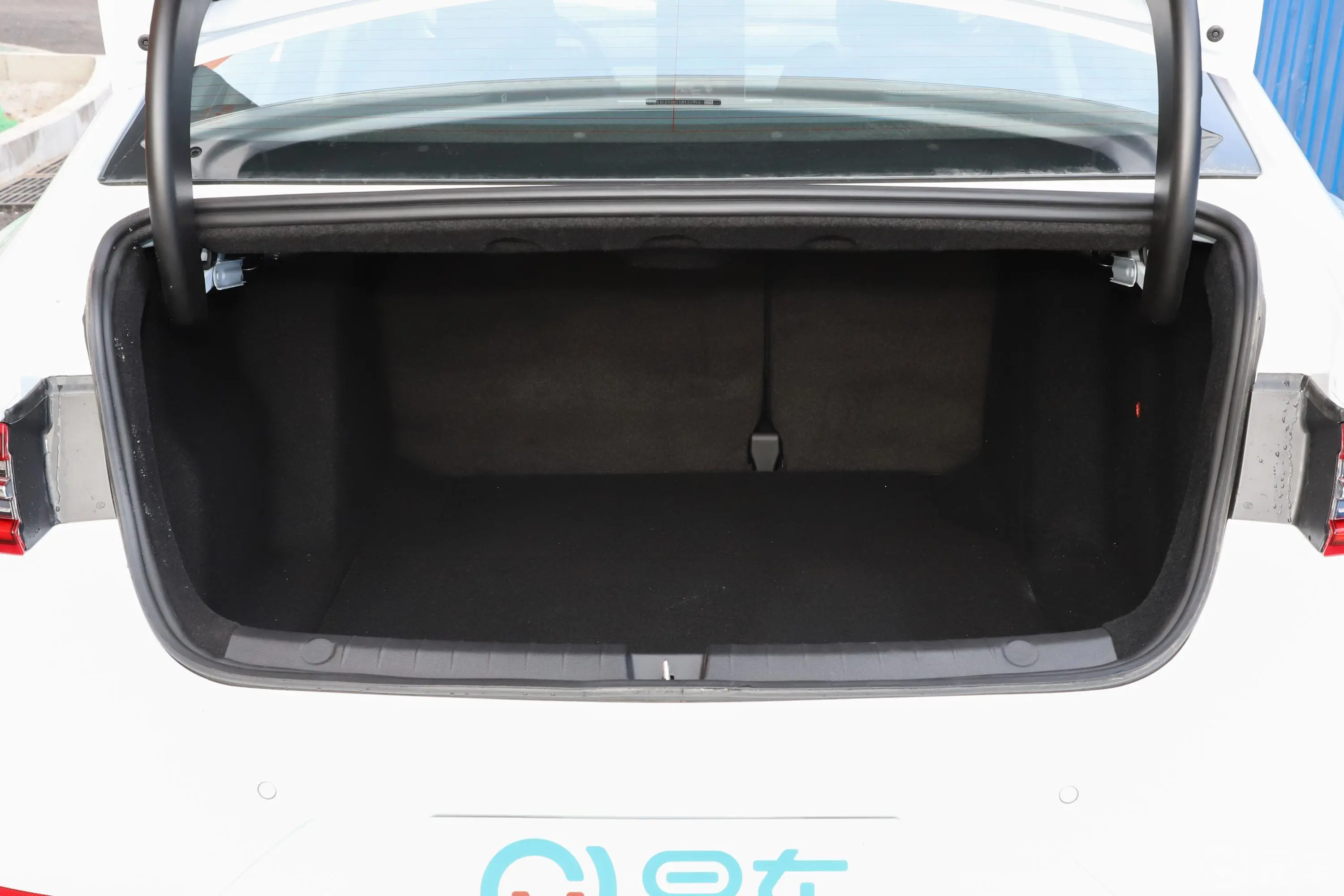 秦Pro新能源EV500 智联领动版后备厢空间特写