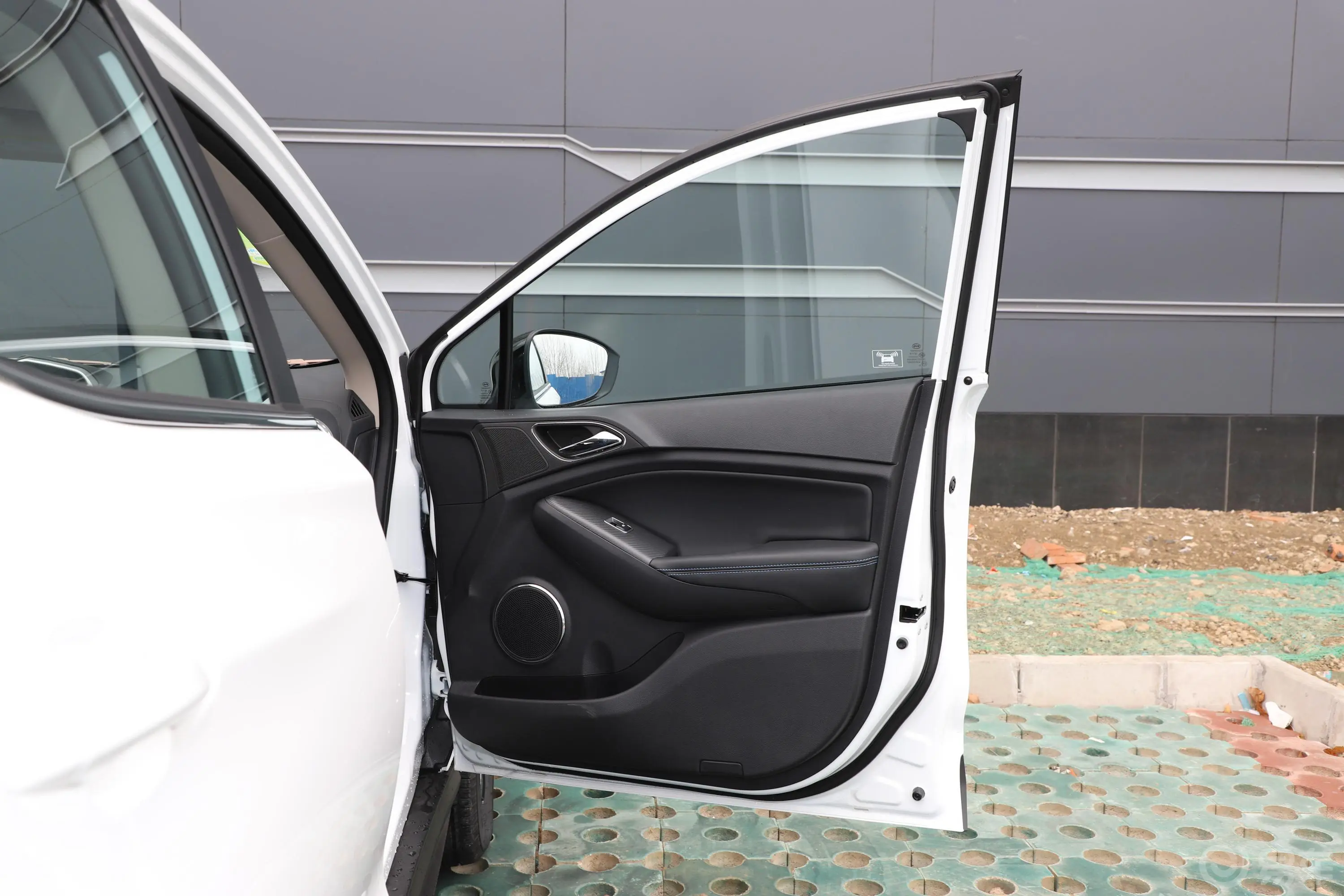 元新能源EV360 智联领尚版副驾驶员车门