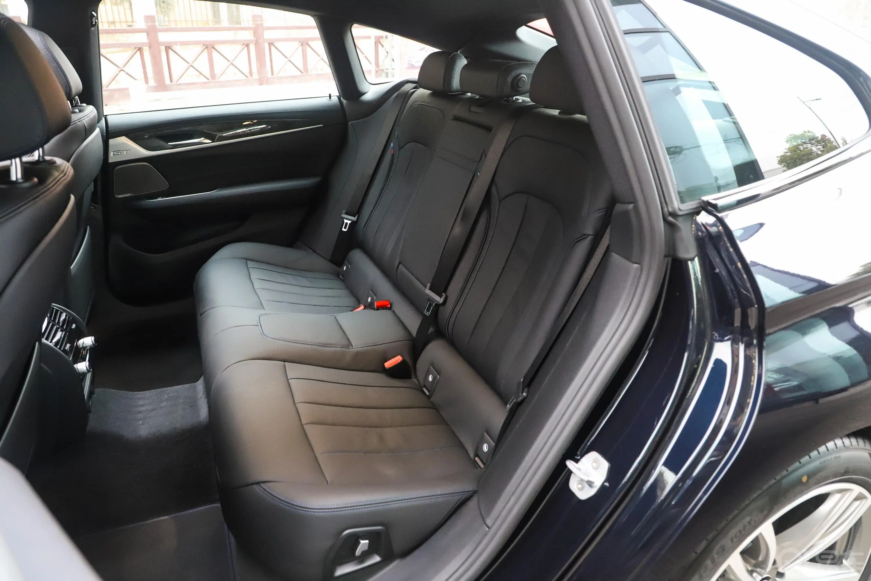 宝马6系GT630i M运动套装后排座椅