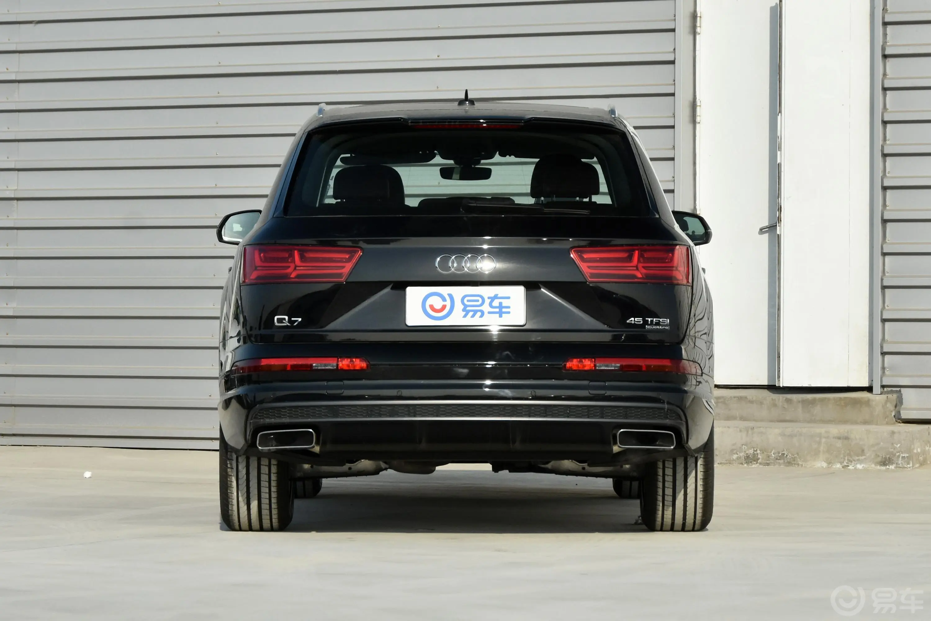 奥迪Q745 TFSI S line运动版侧后45度车头向右水平