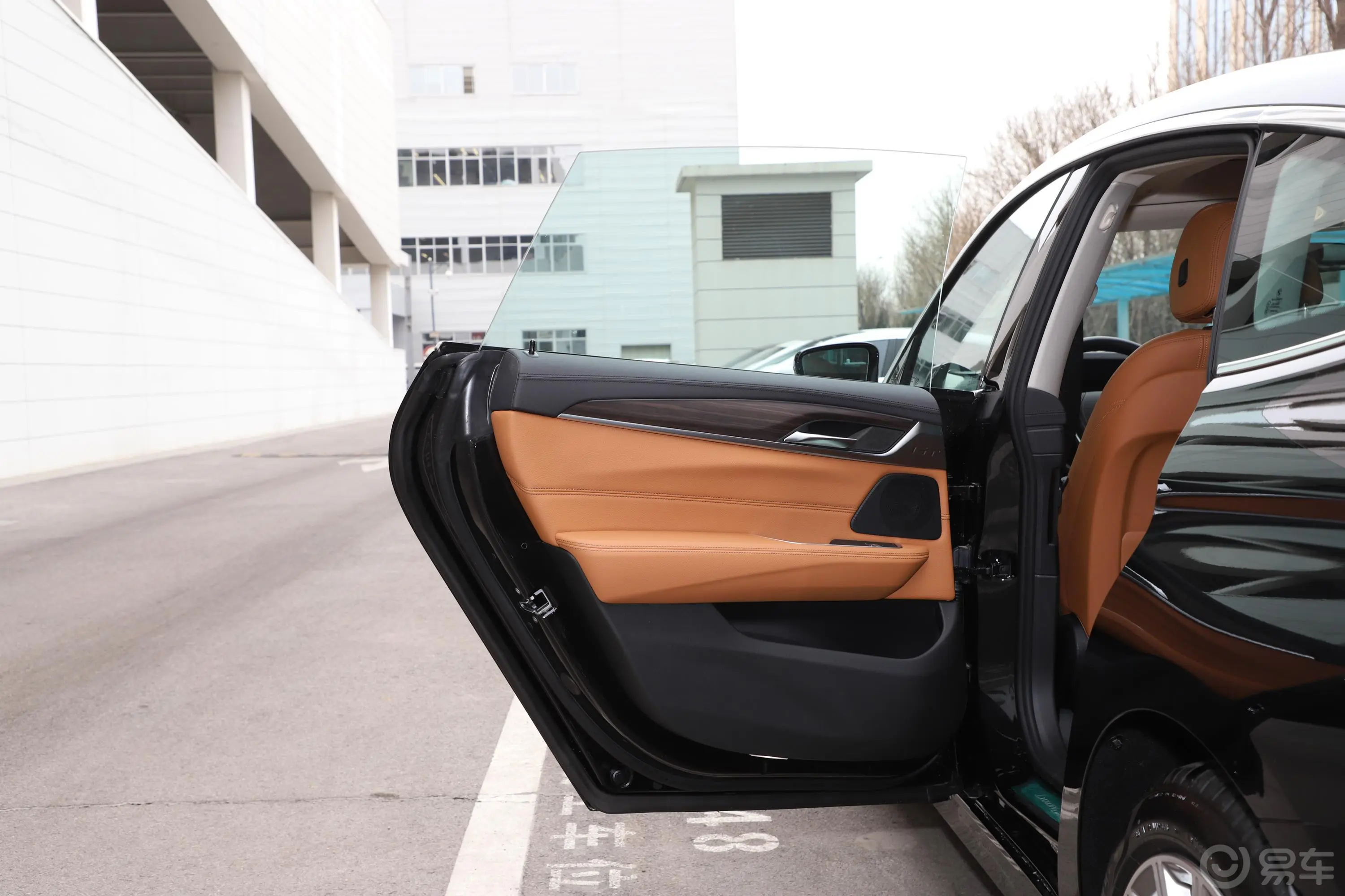 宝马6系GT630i 豪华设计套装驾驶员侧后车门