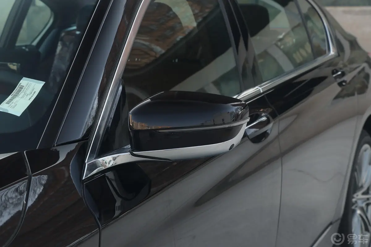 宝马7系740Li xDrive 尊享版 卓越套装主驾驶后视镜背面