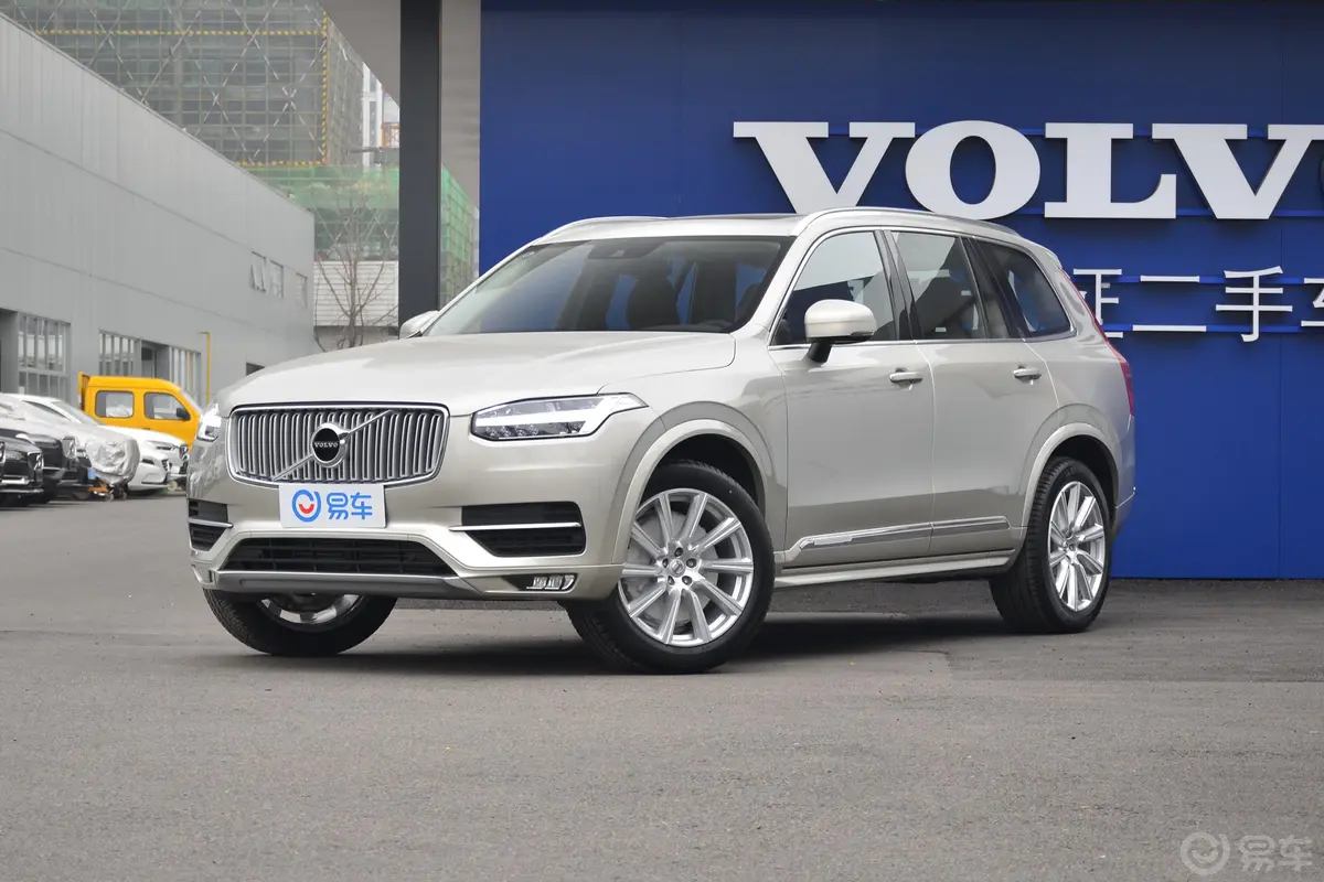 沃尔沃XC90T5 智逸版 7座 国Ⅴ侧前45度车头向左水平