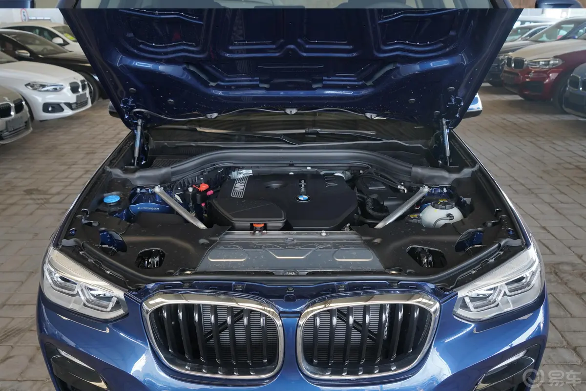 宝马X3xDrive 28i M运动套装 国V发动机舱整体