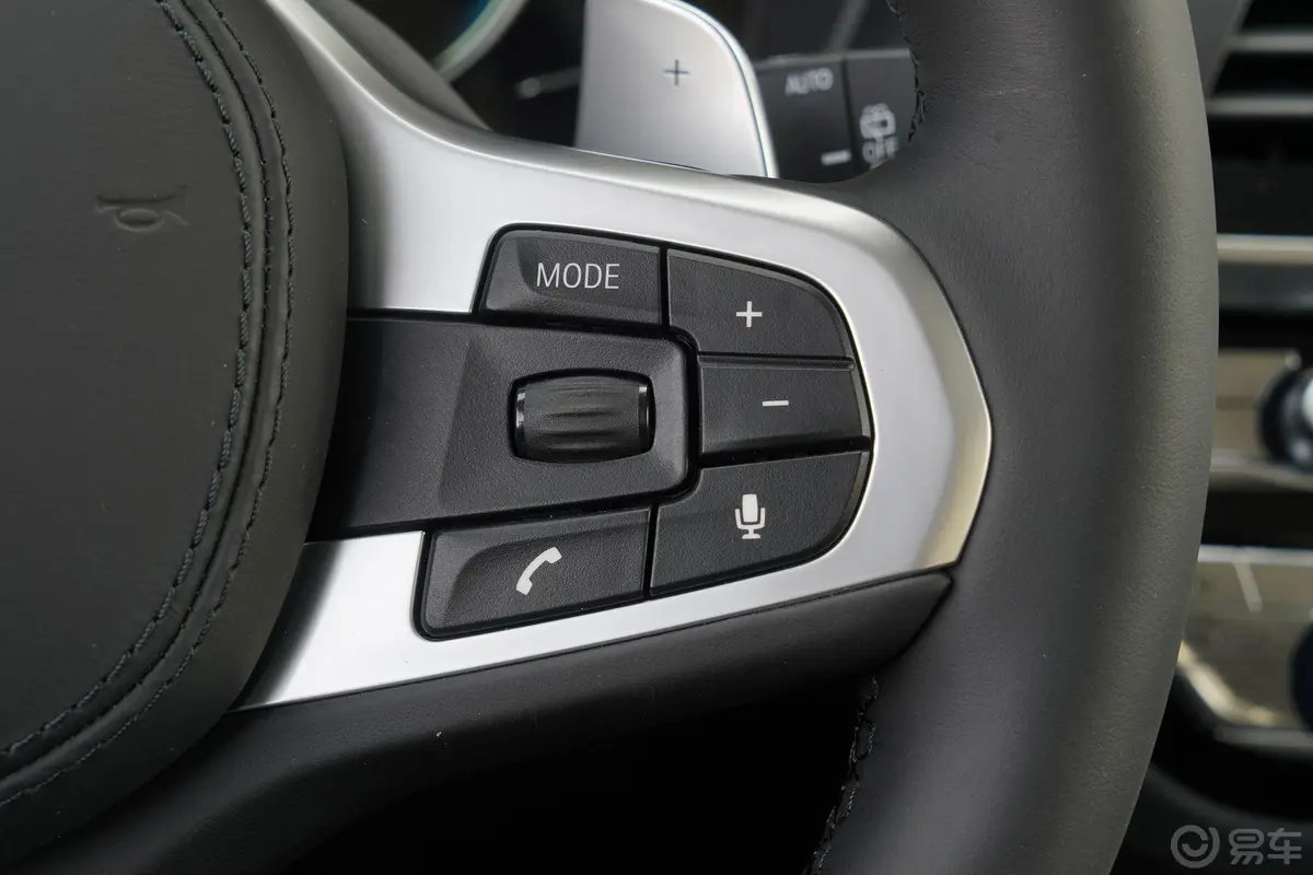 宝马X3xDrive 28i M运动套装 国V右侧方向盘功能按键